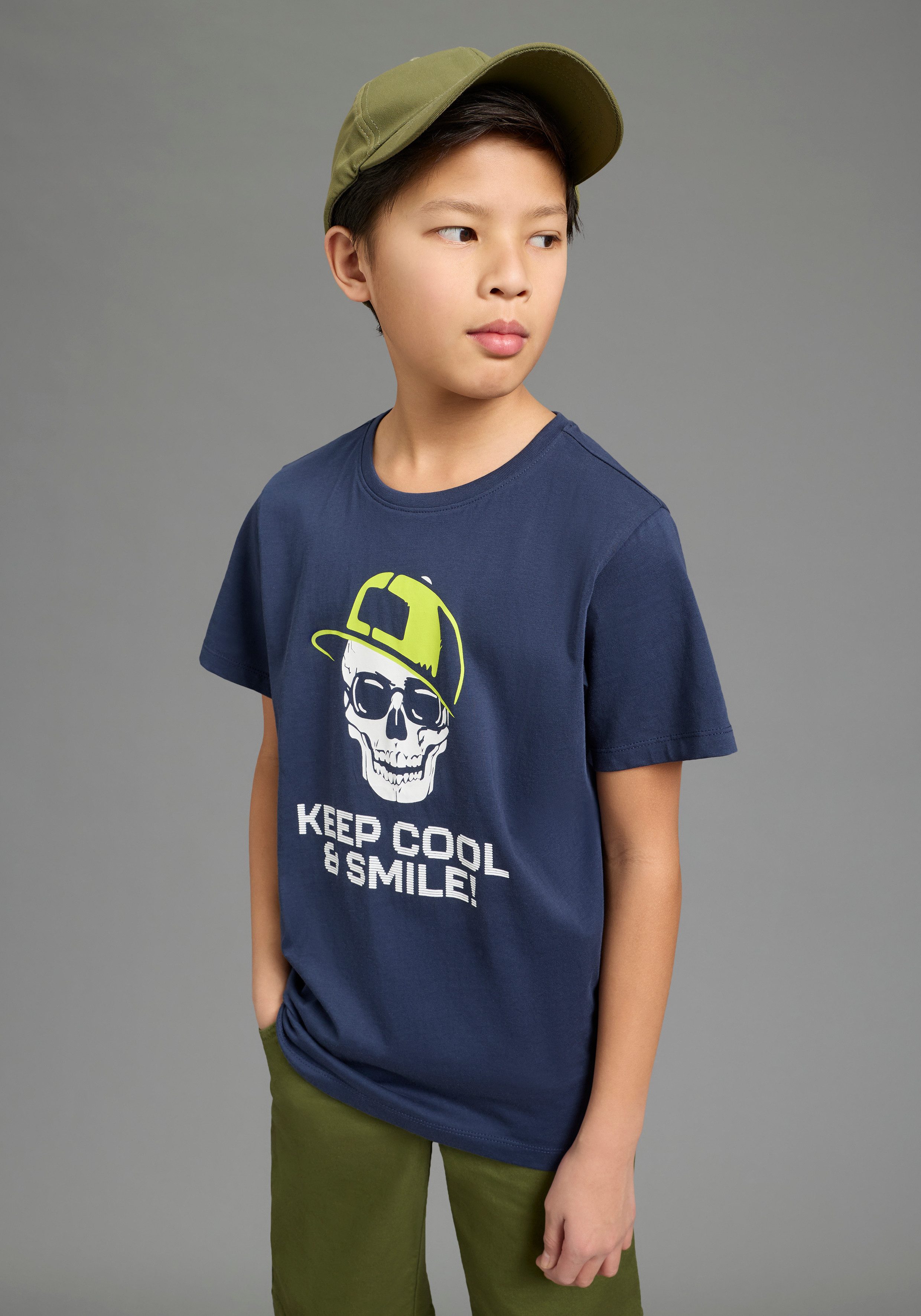 KIDSWORLD T-Shirt Mit Sprüche-Print: KEEP COOL... kurzärmelig, basic geschnitten, Rundhalsausschnitt, aus Baumwolle