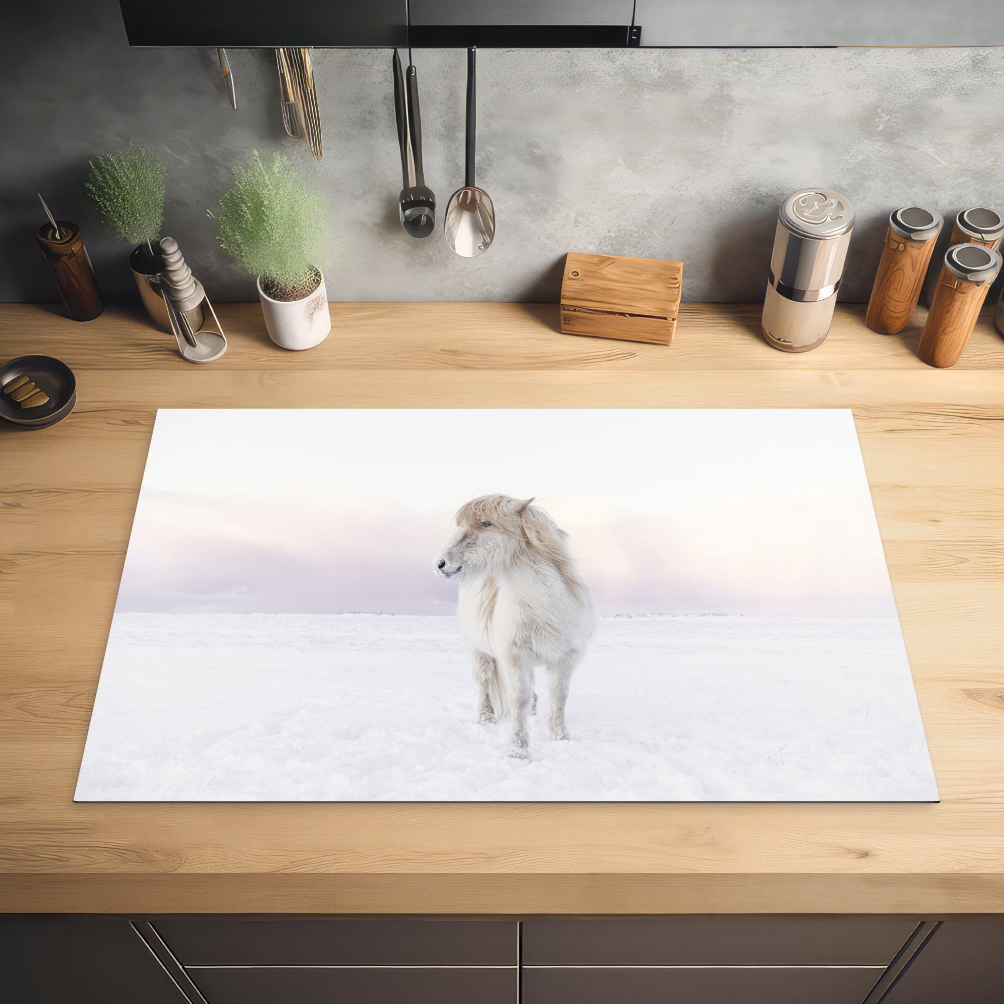 MuchoWow Herdblende-/Abdeckplatte Weißes Isländerpferd tlg), im küche, Schnee, 81x52 Ceranfeldabdeckung Schutz (1 für cm, Vinyl, Induktionskochfeld die