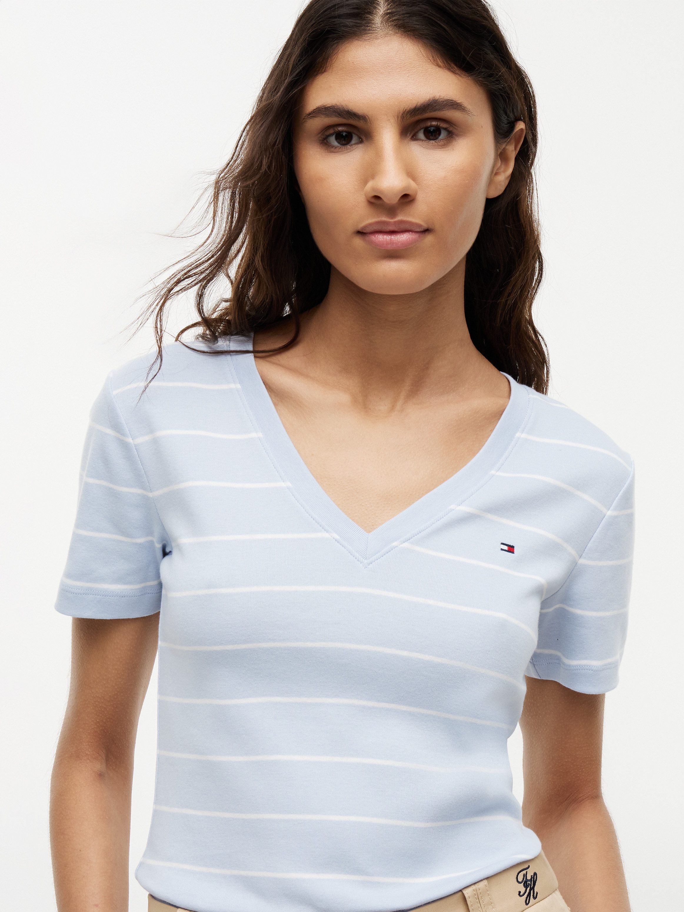 Tommy Hilfiger T-Shirt SLIM CODY V-NECK SHORT SLEEVE aus Baumwolle, Logostickerei, gestreift
