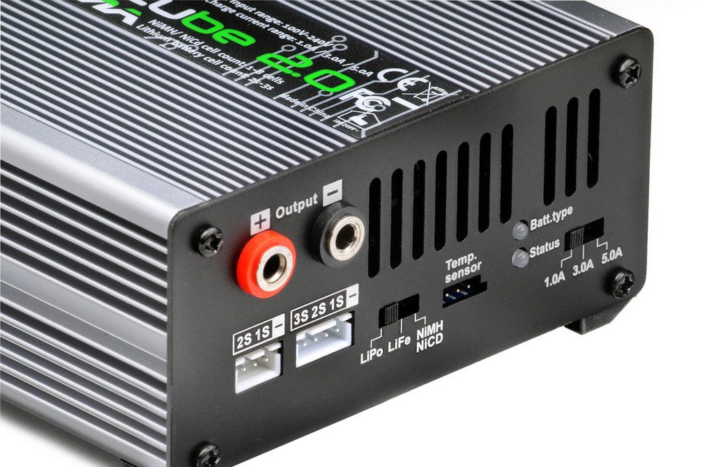 Absima CUBE 2.0 Modellbau-Ladegerät (5A - 50 Watt, für RC-Autos, RC-Boote, RC-Flugzeuge, mit Lithium-, NiMH-, NiCd-Akkus)