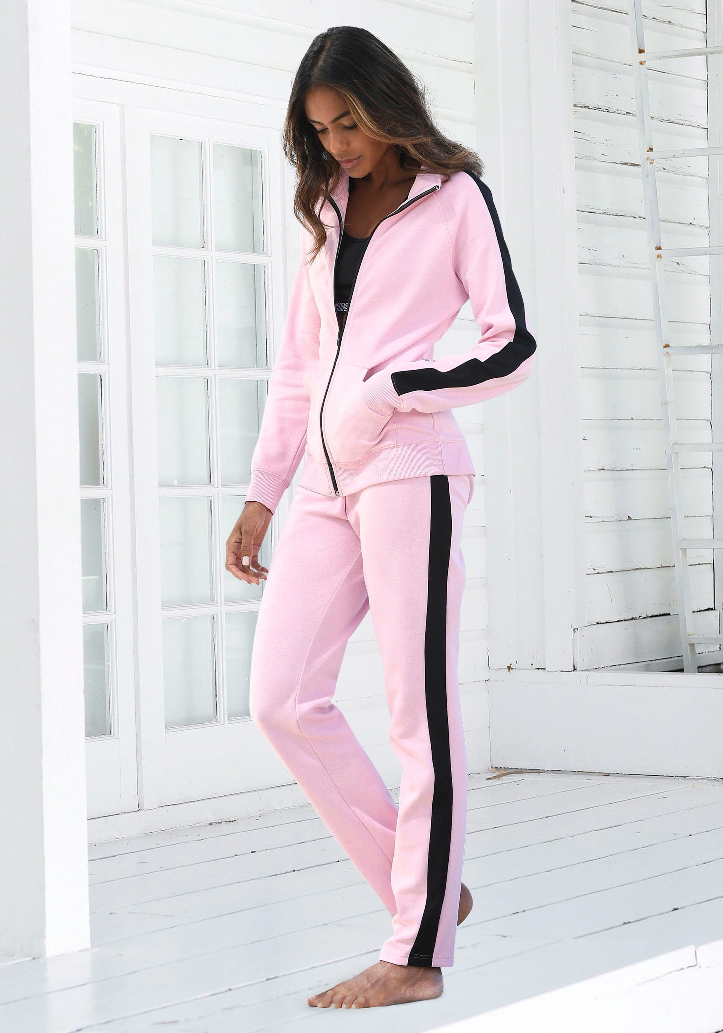 Bench. Loungewear Loungehose mit Seitenstreifen und geradem Bein, Loungewear