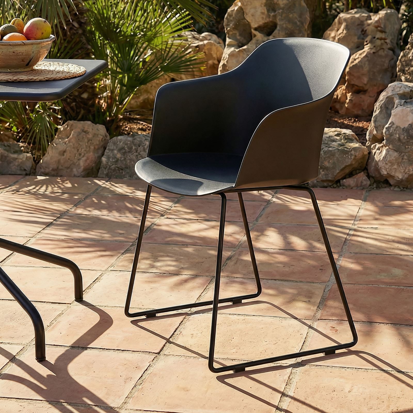 IDIMEX Gartenstuhl FORO (4 St), Outdoor Schalenstühle 4er Set UV-beständig mit Metallbeinen Schwarz