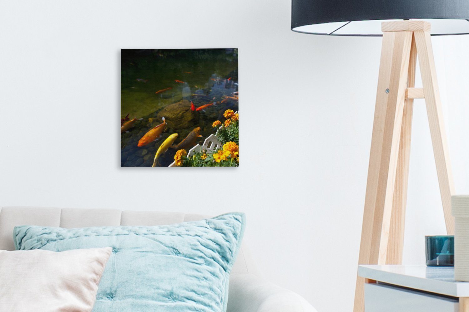 OneMillionCanvasses® Leinwandbild Koi-Karpfen Bilder Wohnzimmer Blumen, Teich mit Schlafzimmer einem in (1 für Leinwand St)