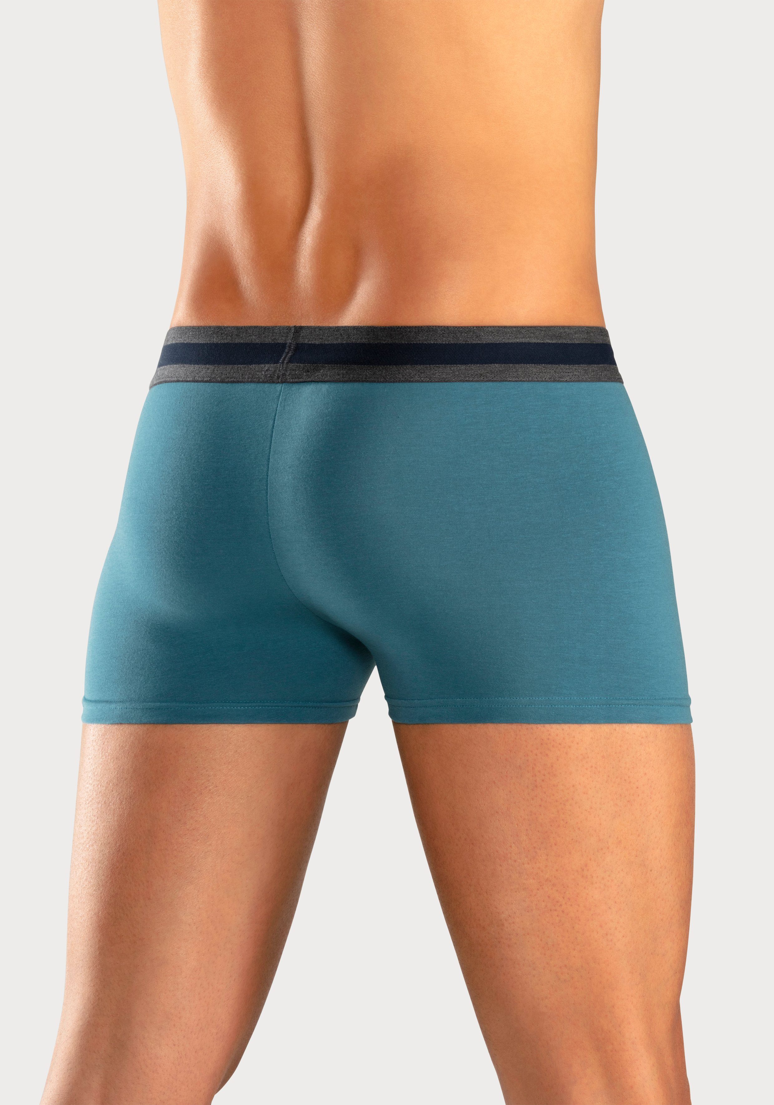 Bench. Boxer Boxershorts für Herren (Packung, 4-St) Unterhosen mit Overlock-Nähten vorn – Bild 3 von 5