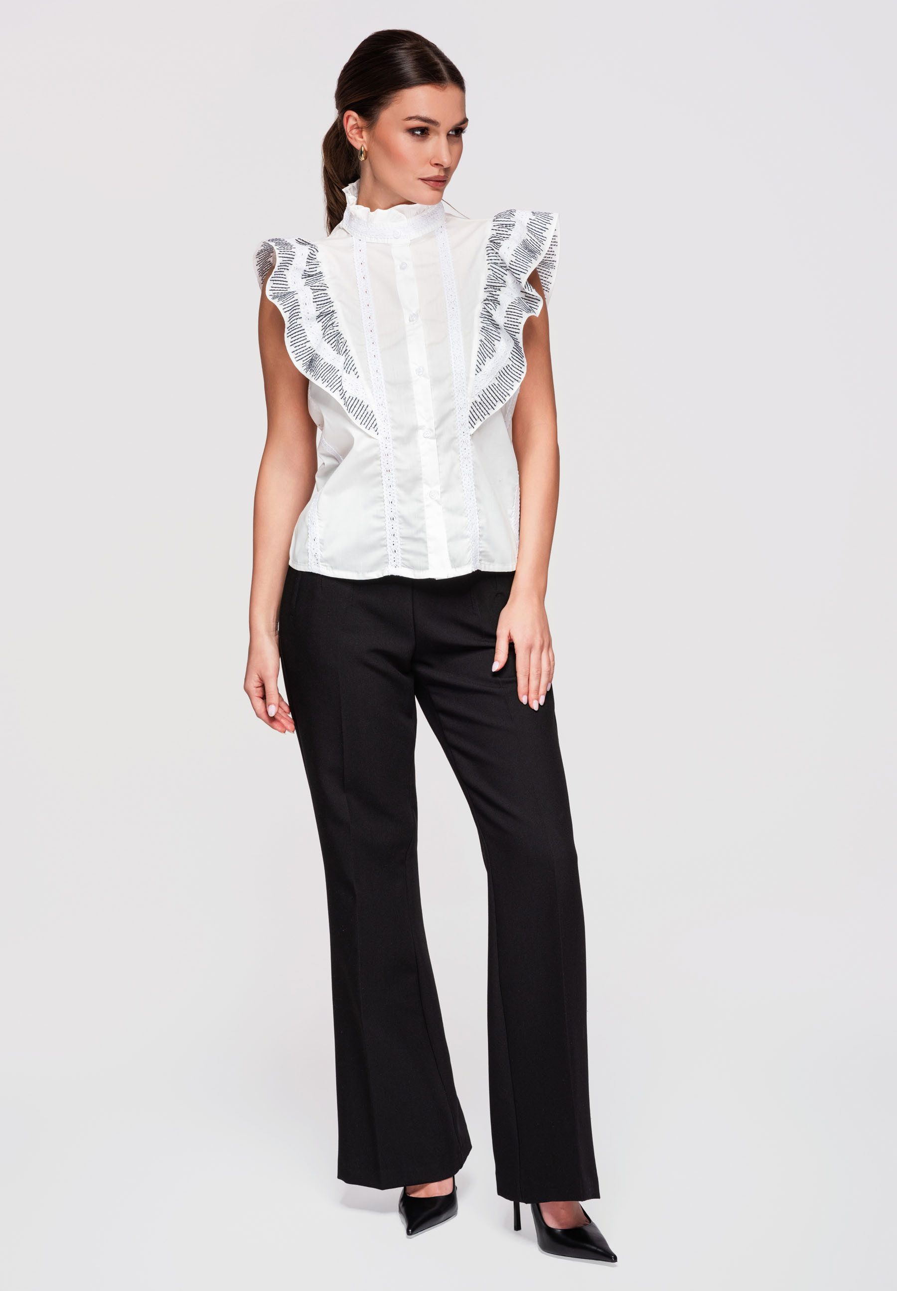 OMBRE Blusentop Damen Blusentop mit Volants und Spitze Weiß L (kein Set, 1-tlg) Ajour-Einsätze, dekorative Spitzenbänder, Falten