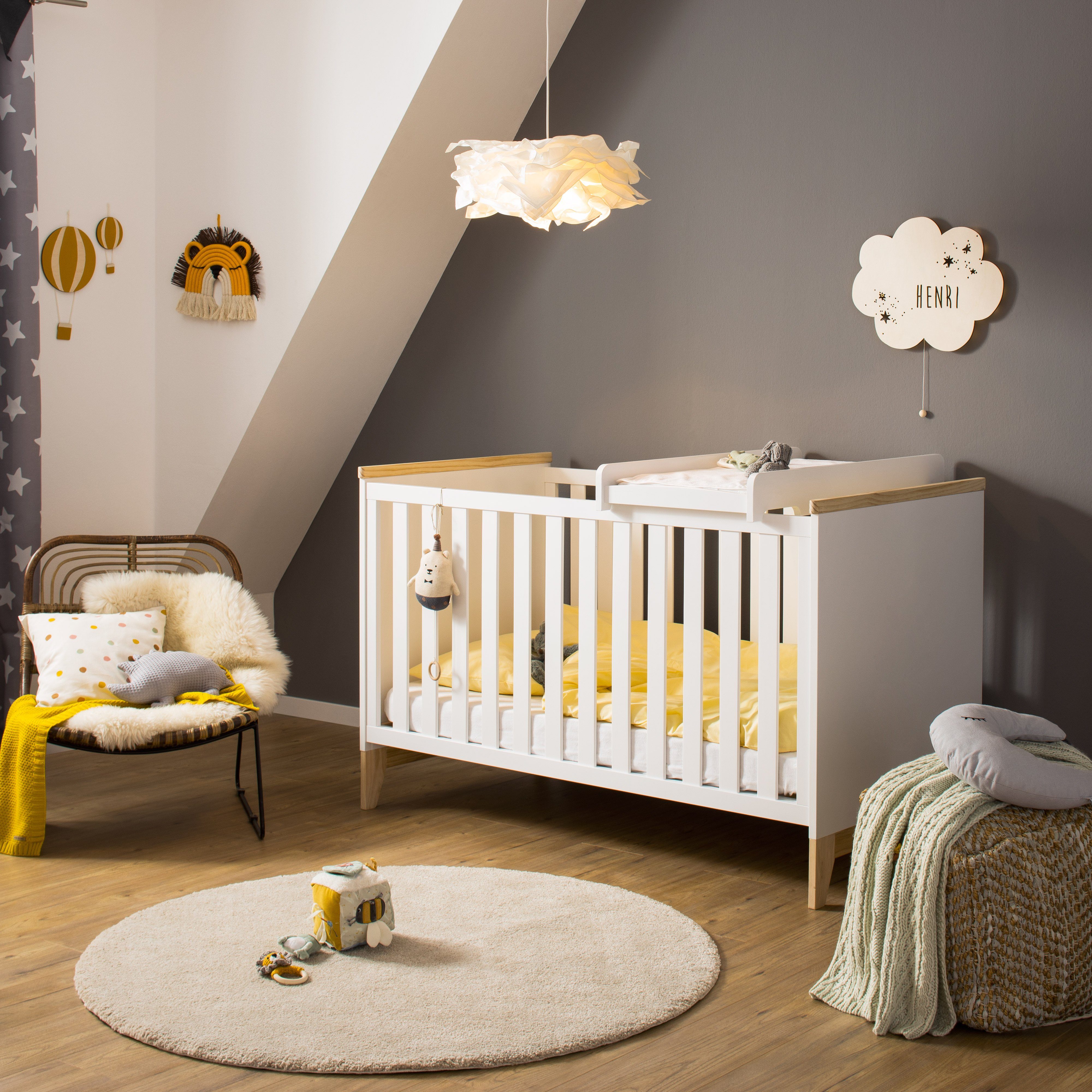 Babybett Ida (140x70cm) in Weiß, mit herausnehmbaren Sprossen