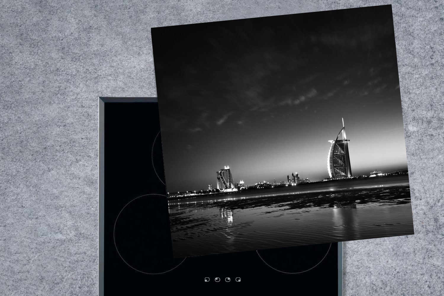 MuchoWow Herdblende-/Abdeckplatte Dubai - (1 Arbeitsplatte tlg), Vinyl, Ceranfeldabdeckung, für küche Hotel Schwarz Weiß, cm, - 78x78 