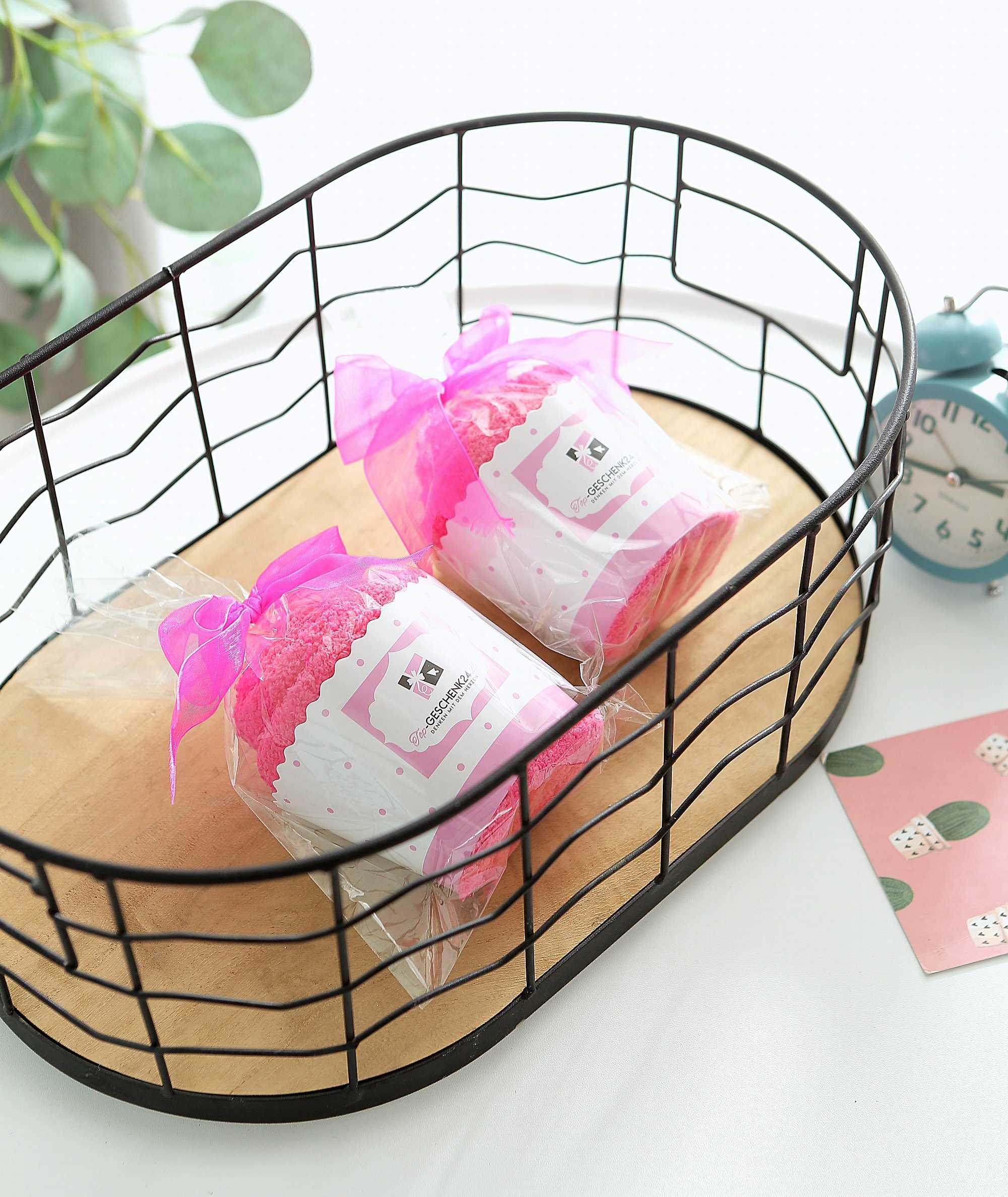 Lucadeau Kuschelsocken mit Spruch "bring mir Schoki", Geburtstagsgeschenk für Frauen (Cupcake Verpackung, 1 Paar) rutschfest, Gr. 36-43, Geschenke für Frauen, Geburtstagsgeschenk