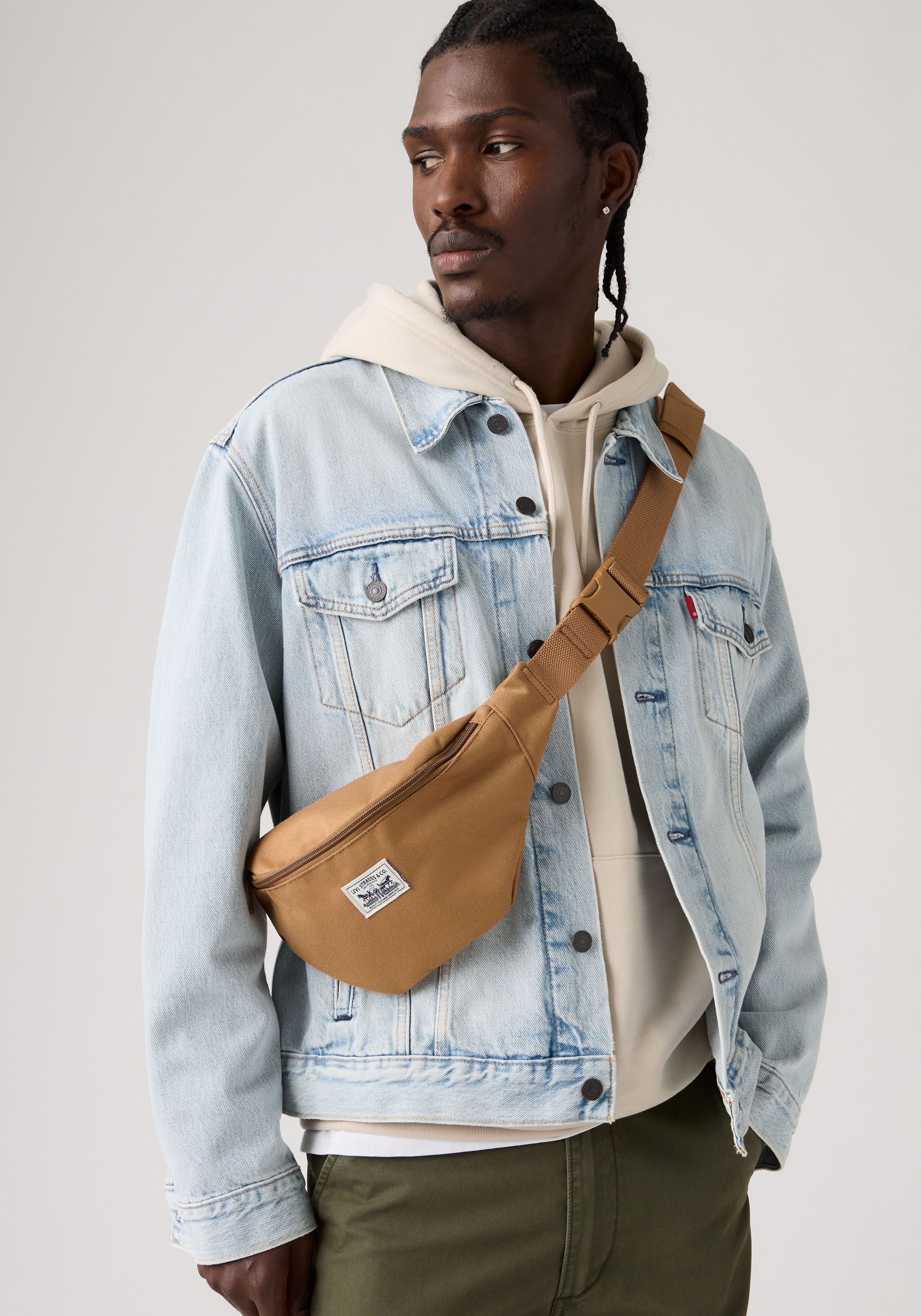 Levi's® Bauchtasche DUBOCE SLING OV, mit Logo Stickerei