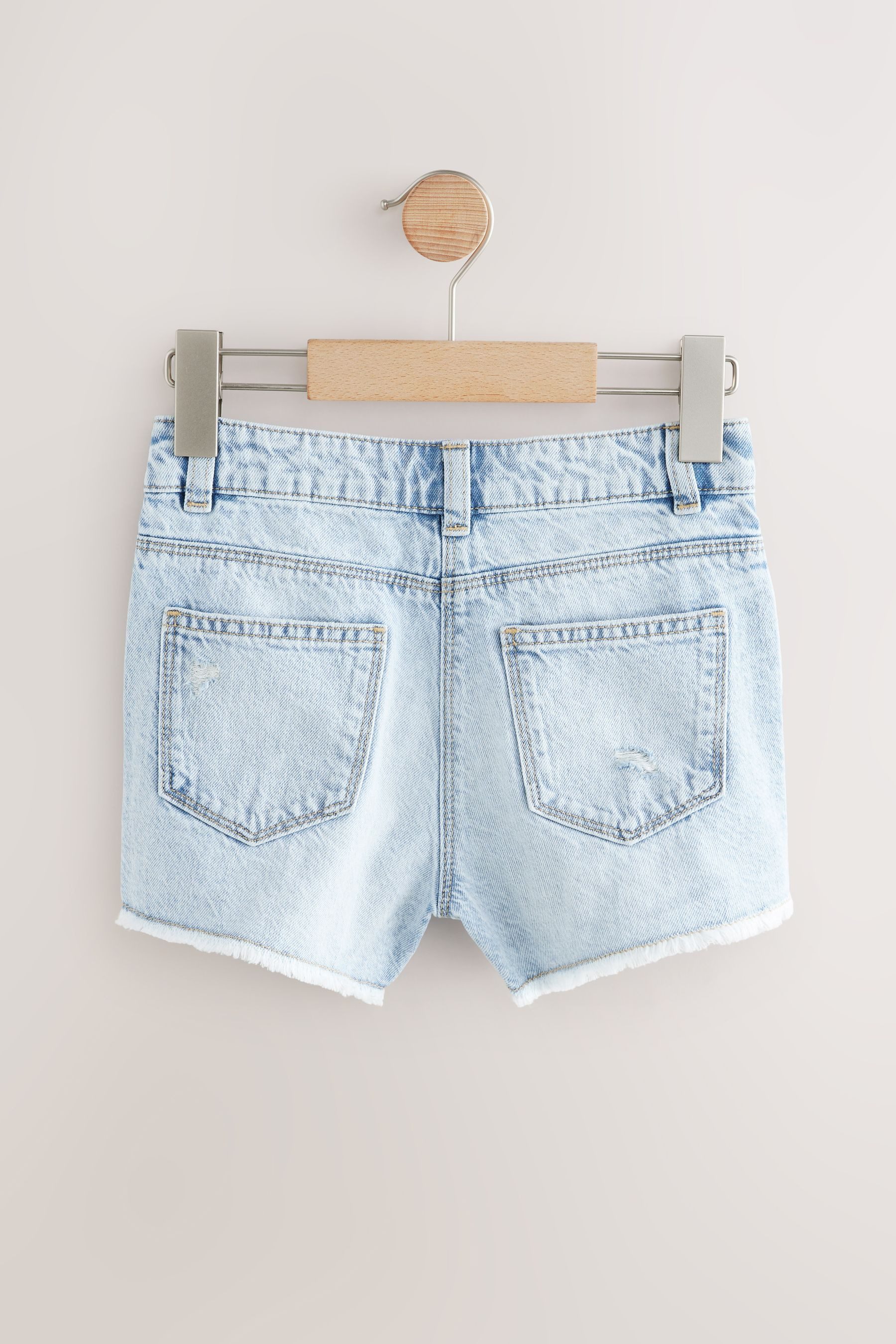 Next Jeansshorts Shorts in Used-Optik mit ausgefransten Rändern (1-tlg) – Bild 2 von 5