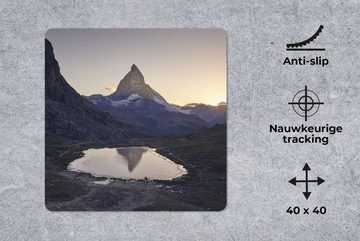 MuchoWow Gaming Mauspad Das Matterhorn und der Riffelsee bei Sonnenaufgang in der Schweiz (1-St), Mousepad mit Rutschfester Unterseite, Gaming, 40x40 cm, XXL, Großes