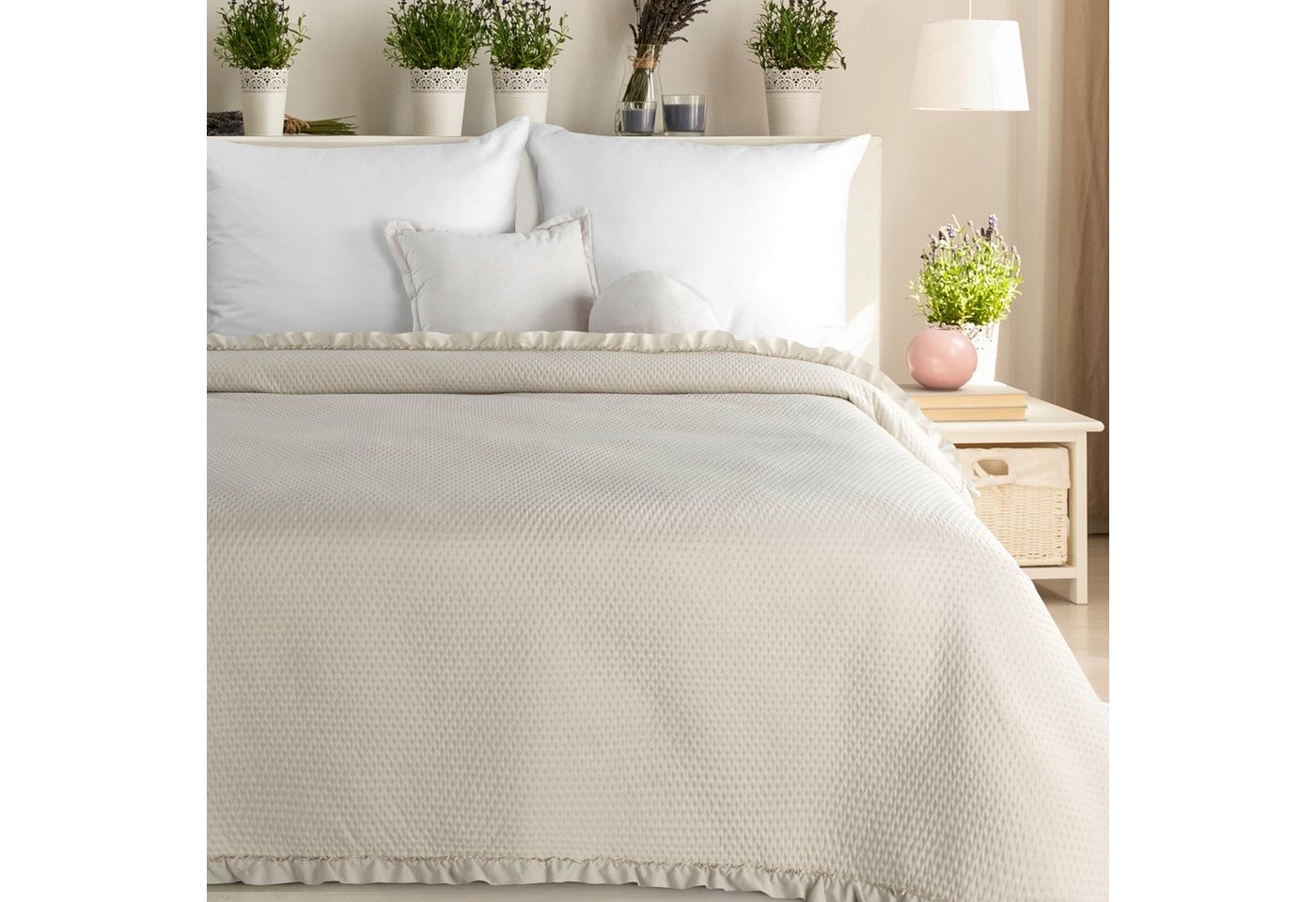 Design91 Tagesdecke BELLA RÜSCHE, Bettüberwurf mit Rüschen, elegante Tagesdecke, weiche Struktur