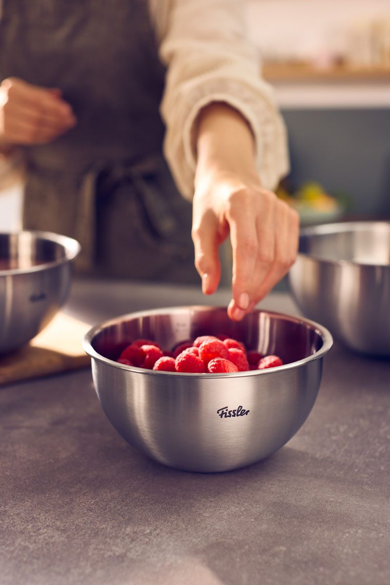 Fissler Schüssel Fissler Essential® Edelstahl-Schüssel, Edelstahl 18/10, mit integrierter Mess-Skala, stapelbar für platzsparende Aufbewahrung