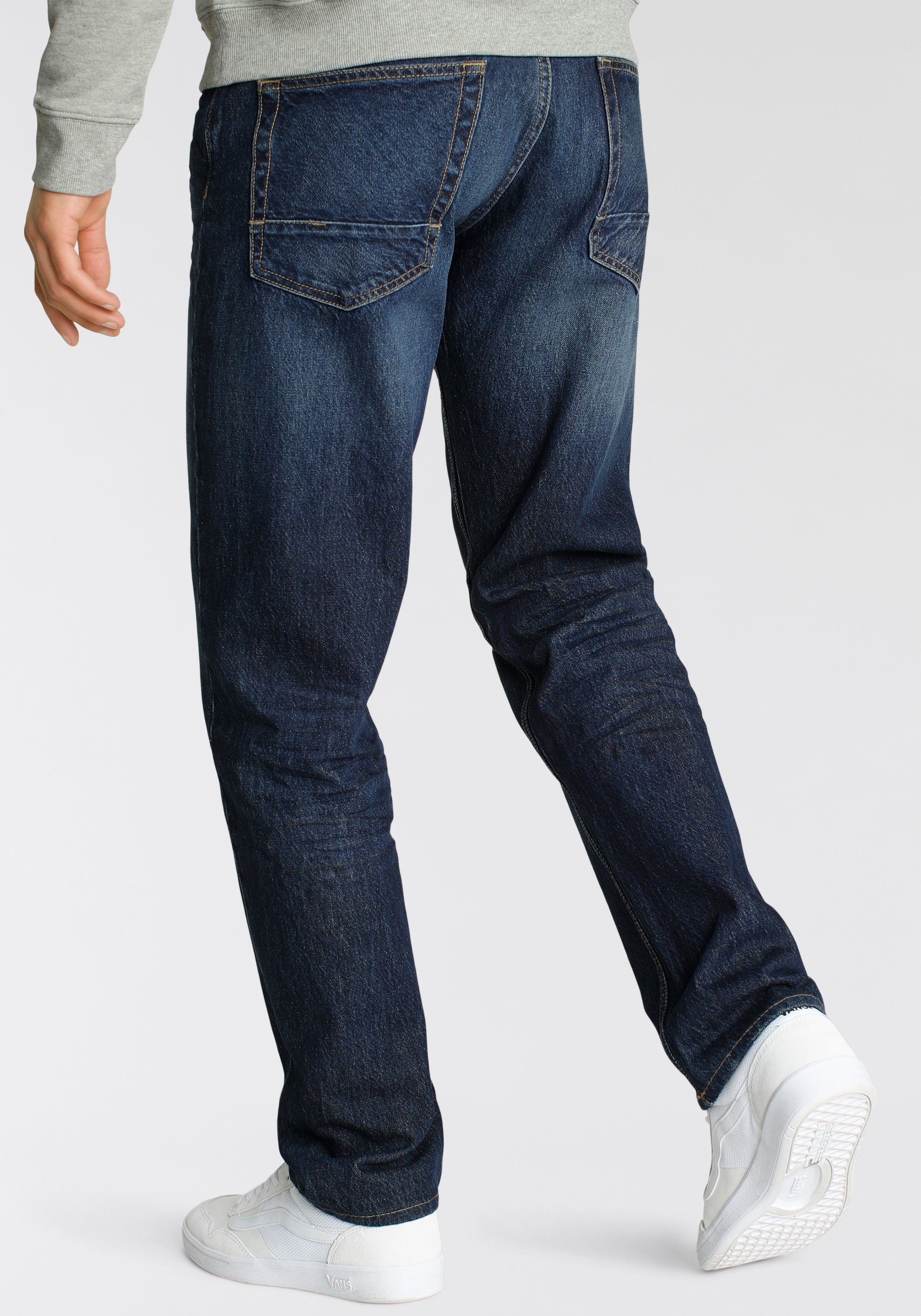 & Alife Loose-fit-Jeans dark durch wassersparende Kickin Ozon Wash Produktion blue Ökologische, AlecAK