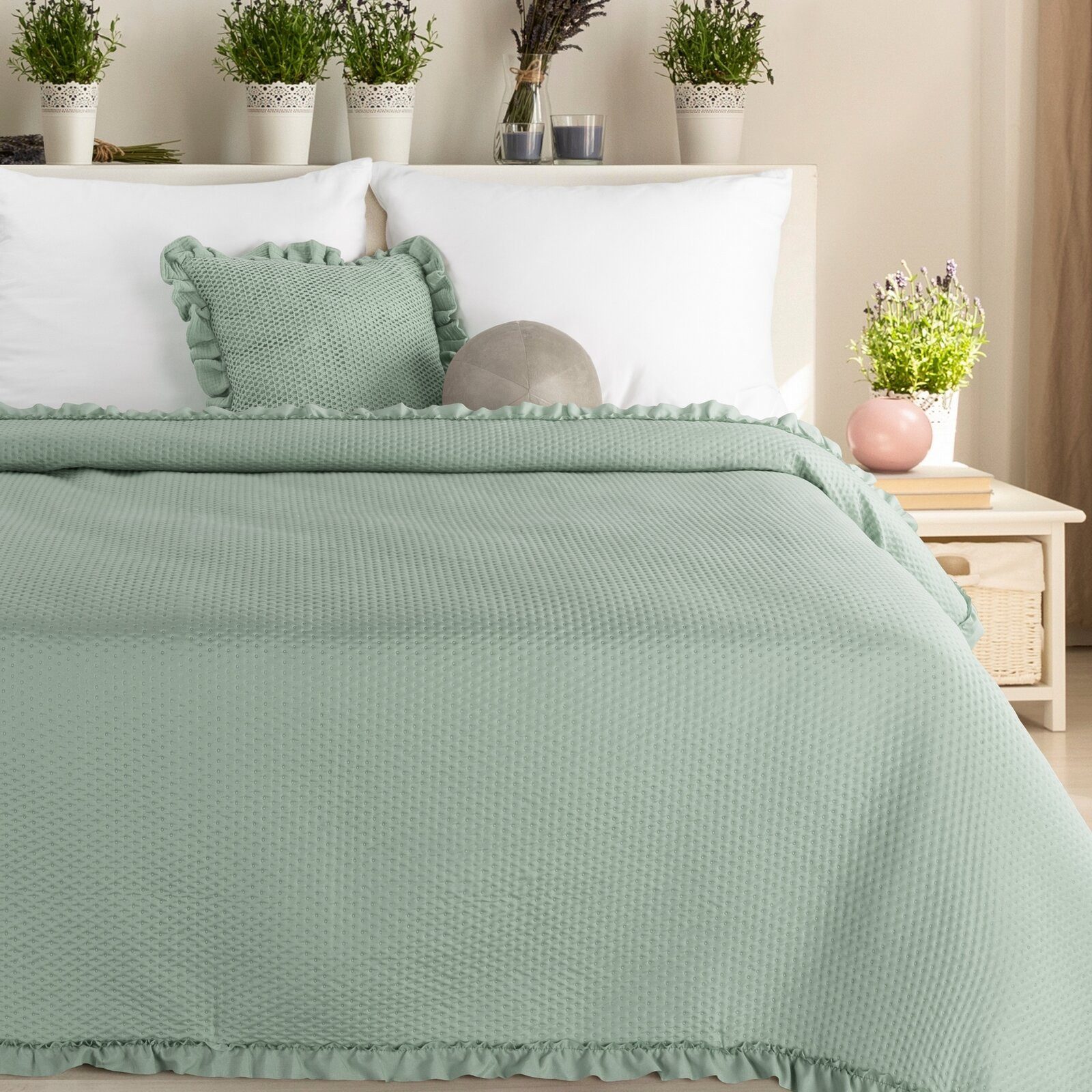 Design91 Tagesdecke BELLA RÜSCHE, Bettüberwurf mit Rüschen, elegante Tagesdecke, weiche Struktur