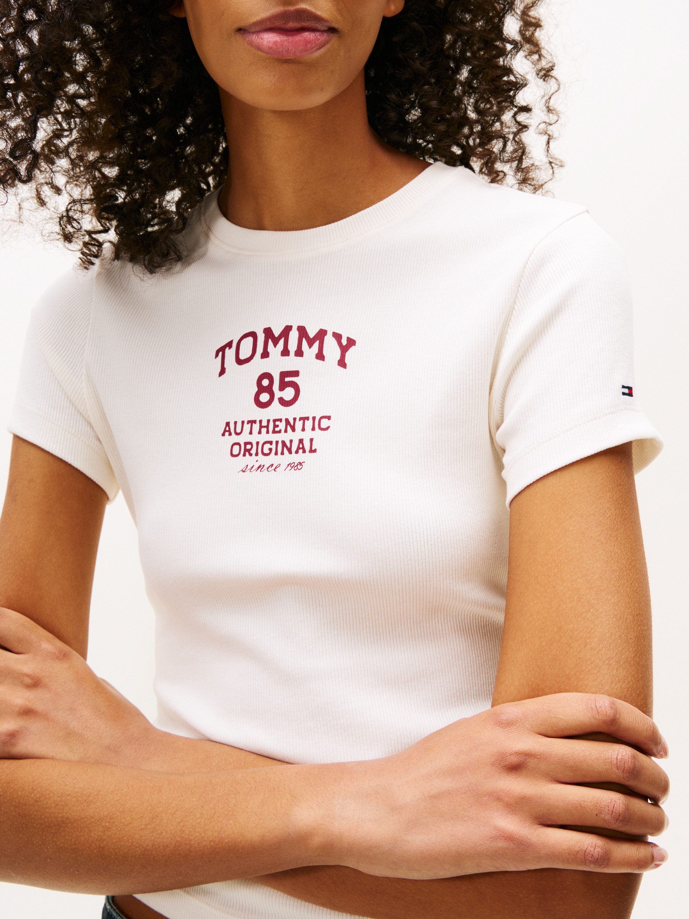 Tommy Jeans Kurzarmshirt TJW SLIM TOMMY 85 RIB SS TEE in gerippter Struktur