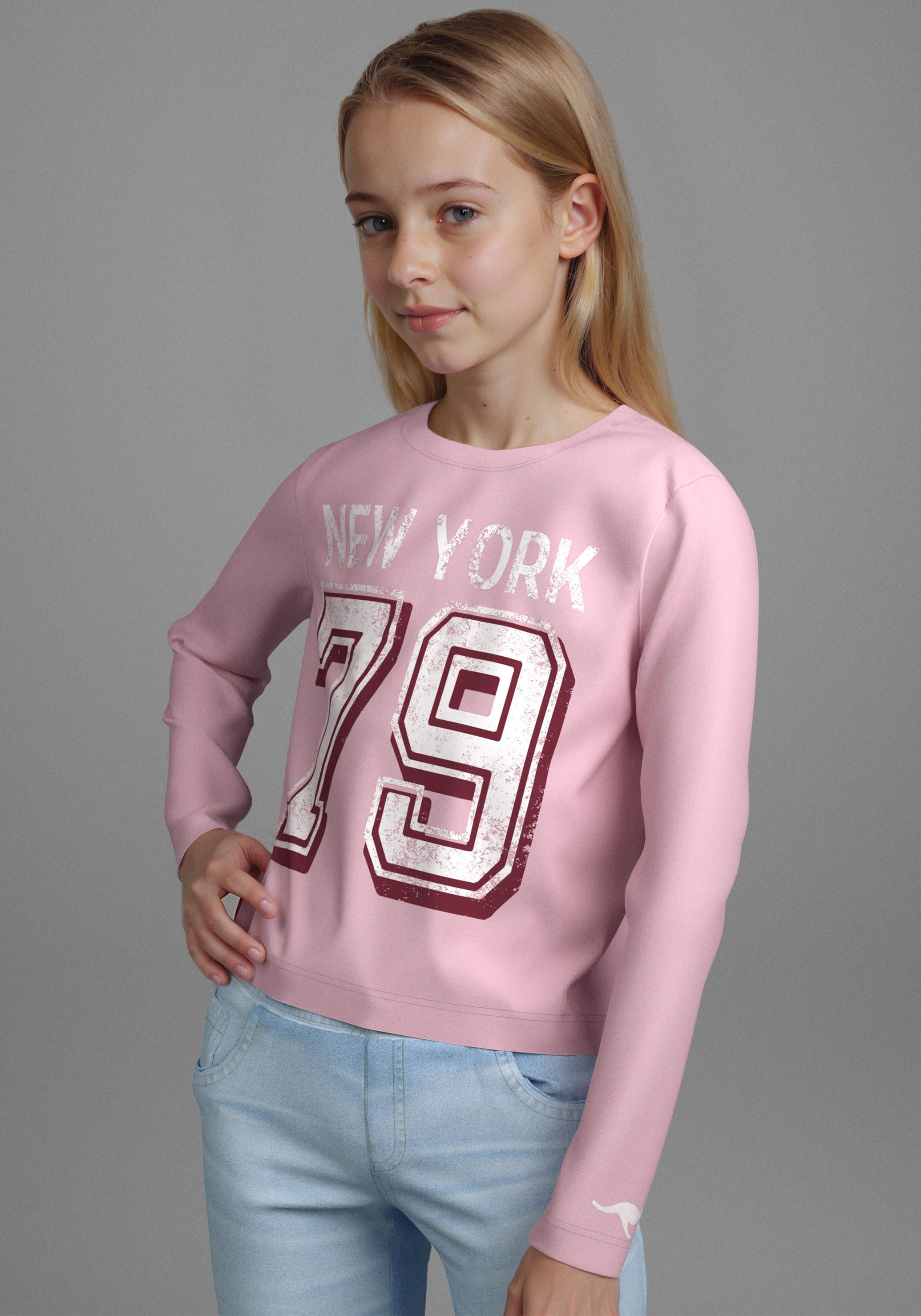KangaROOS Langarmshirt Cropped Shirt mit Zahlenprint Sportiver Frontprint
