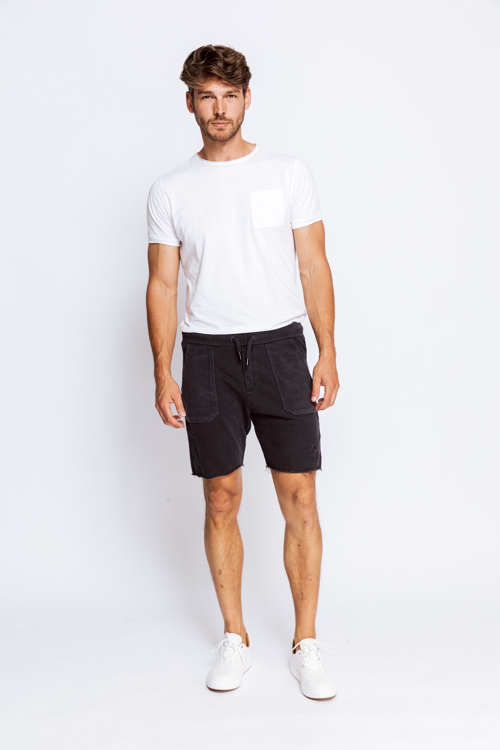 Shorts TINUS Shorts angenehmer Zhrill (0-tlg) Black Tragekomfort