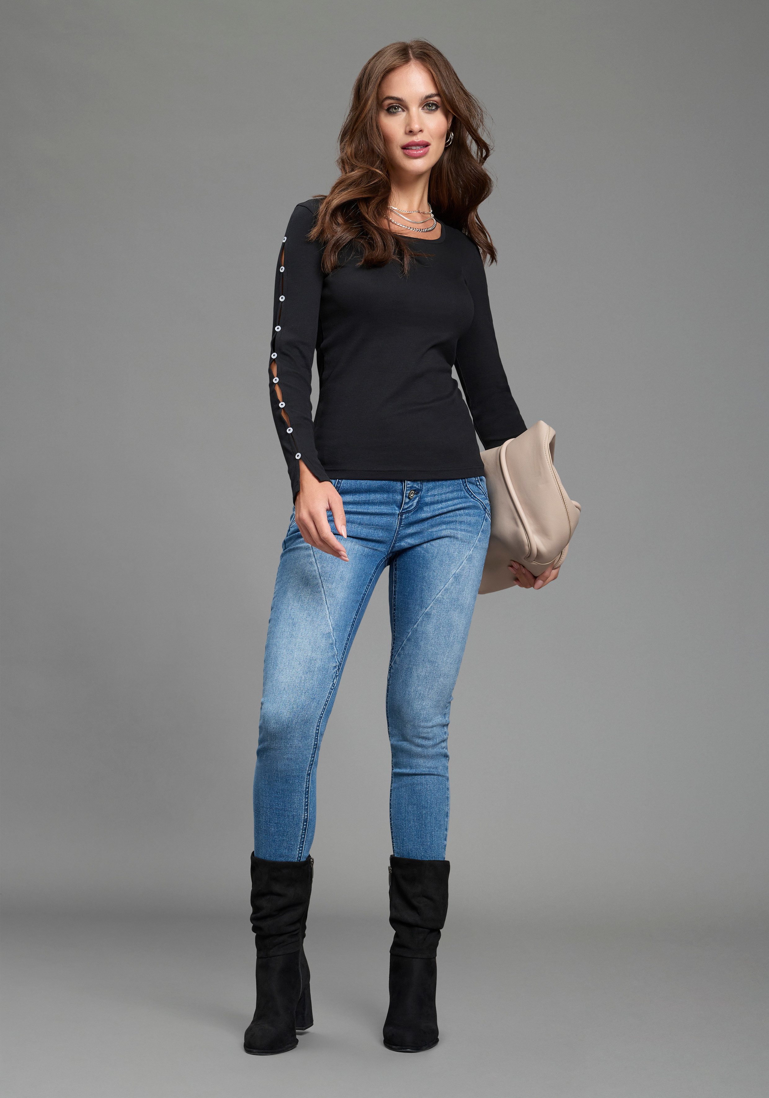 Zum Outfit 12