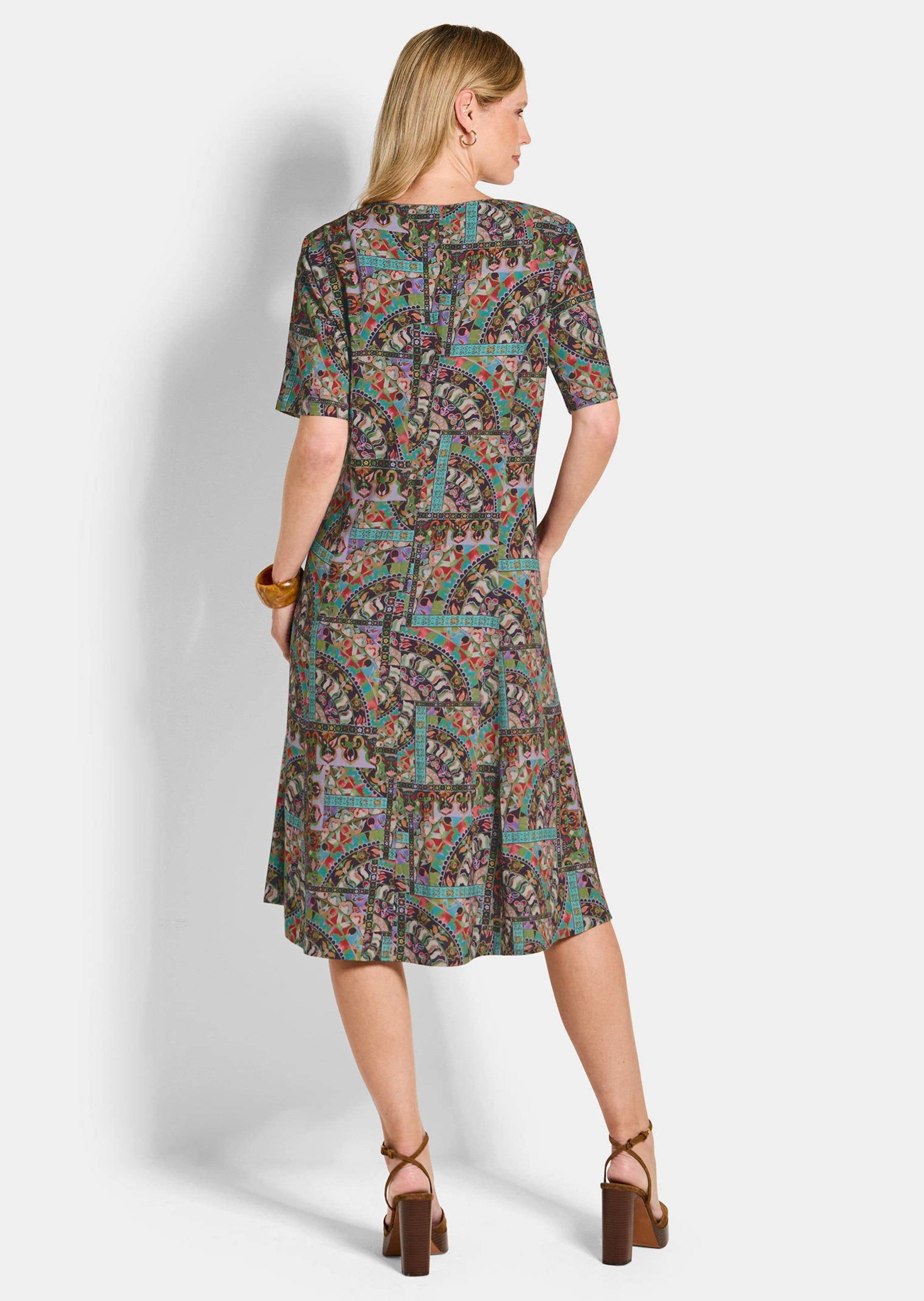 GOLDNER Sommerkleid Viskosekleid mit orientalischem Muster Midikleid mit V-Ausschnitt, Knopfleiste, Knielänge und Halbarm