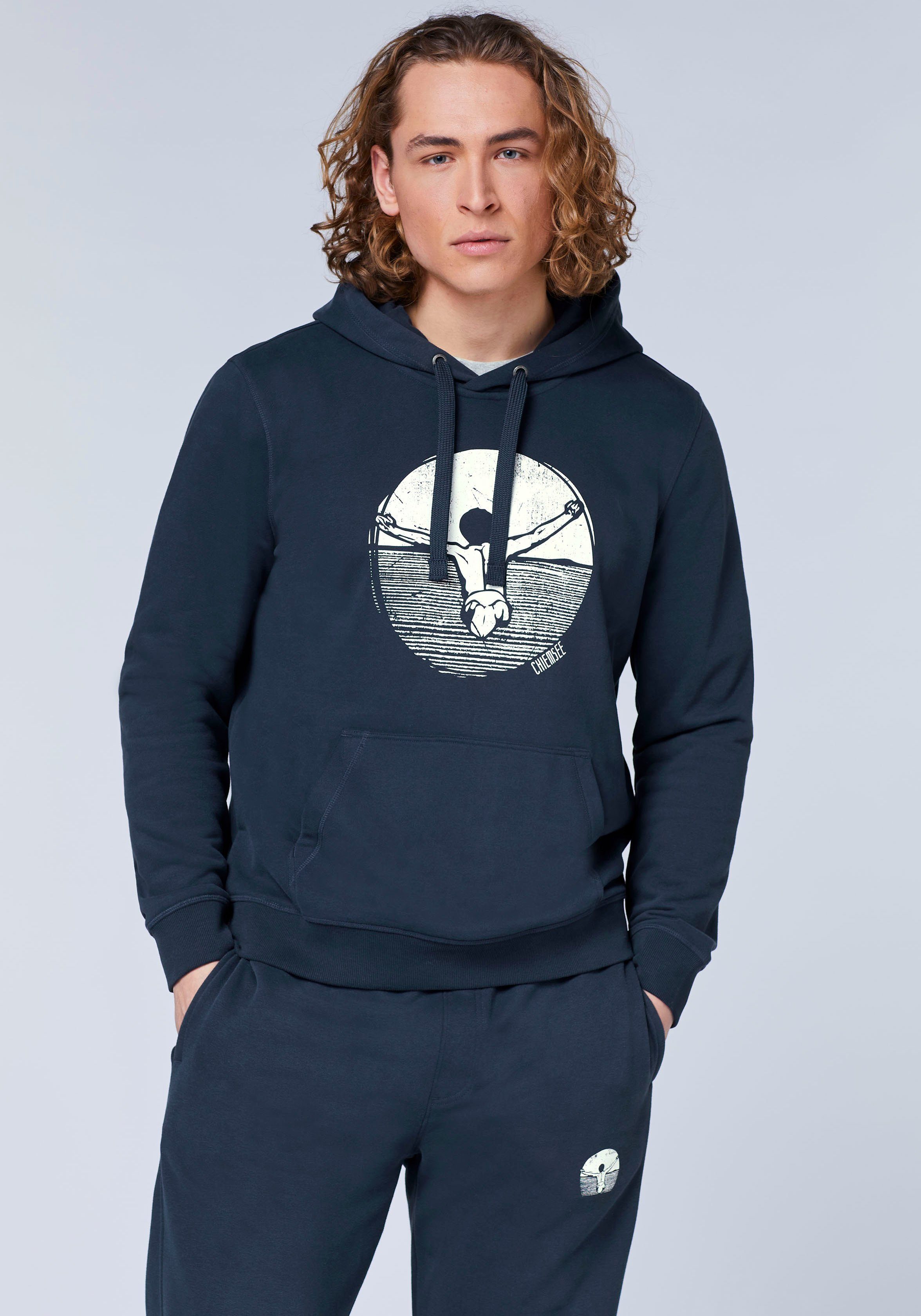 Chiemsee Kapuzensweatshirt Hoodie mit Jumper-Motiv 1, Tunnelzugkapuze,  Kängurutasche und gerippte Bündchen | Sweatshirts
