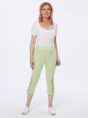 Body Needs Sweatjeans Caprihose figurumspielend mit toniger Stickerei