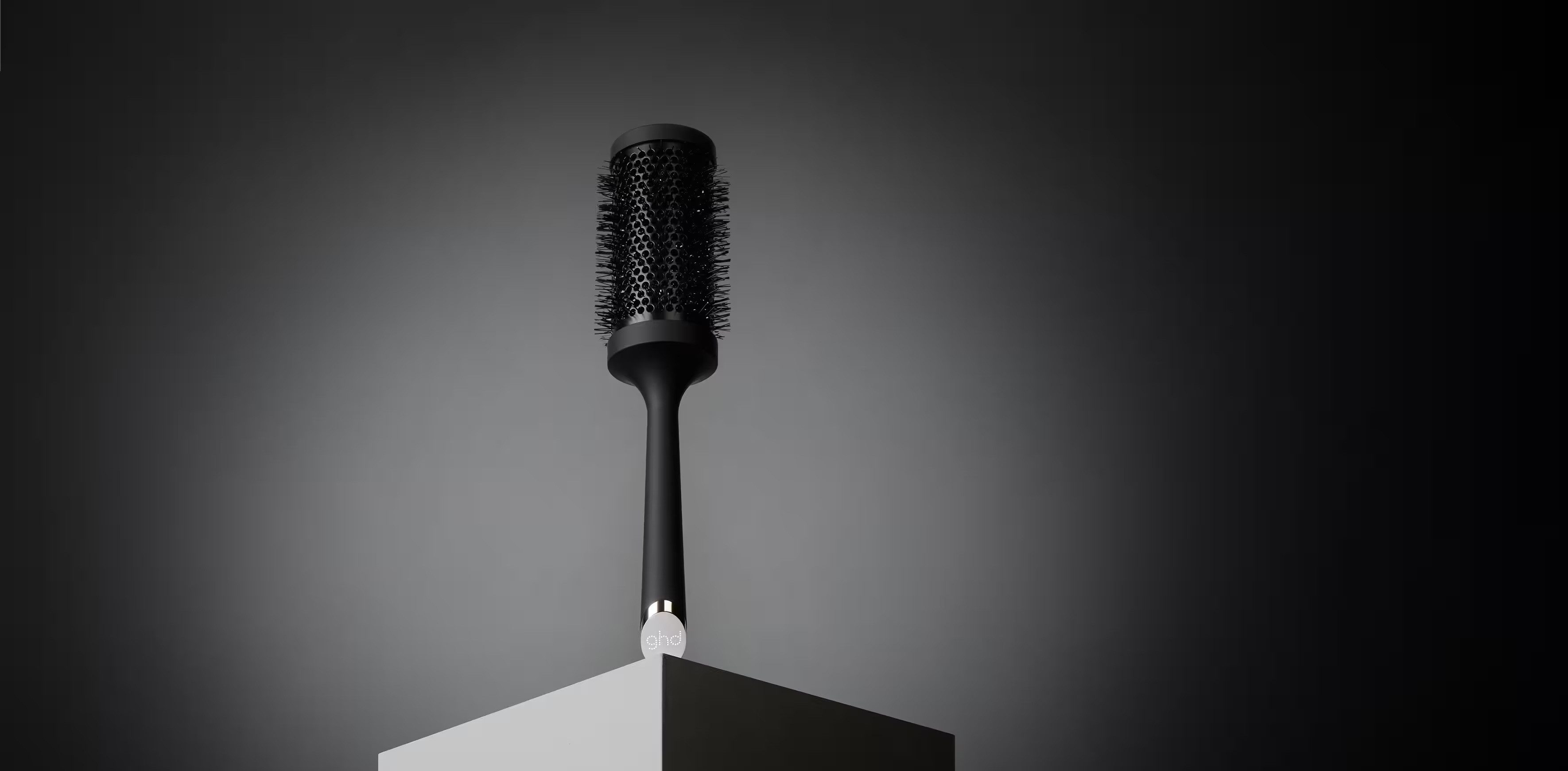GHD Stylingbürste Ghd The Blow Dryer - Rundbürste - 55mm, 1-tlg., Ihr Keramikkörper speichert die Föhnwärme