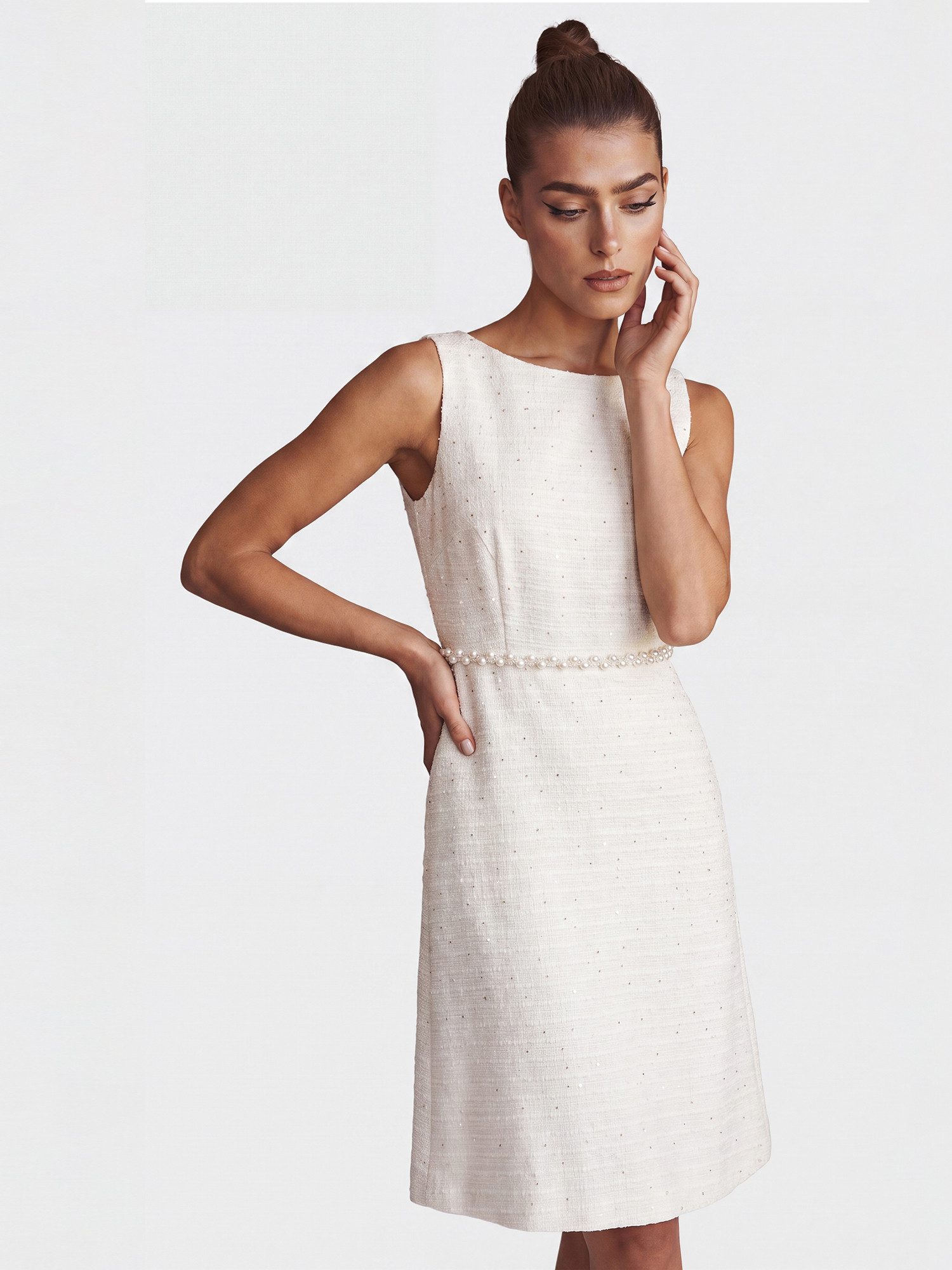 Apart Brautkleid mit Perlenborte