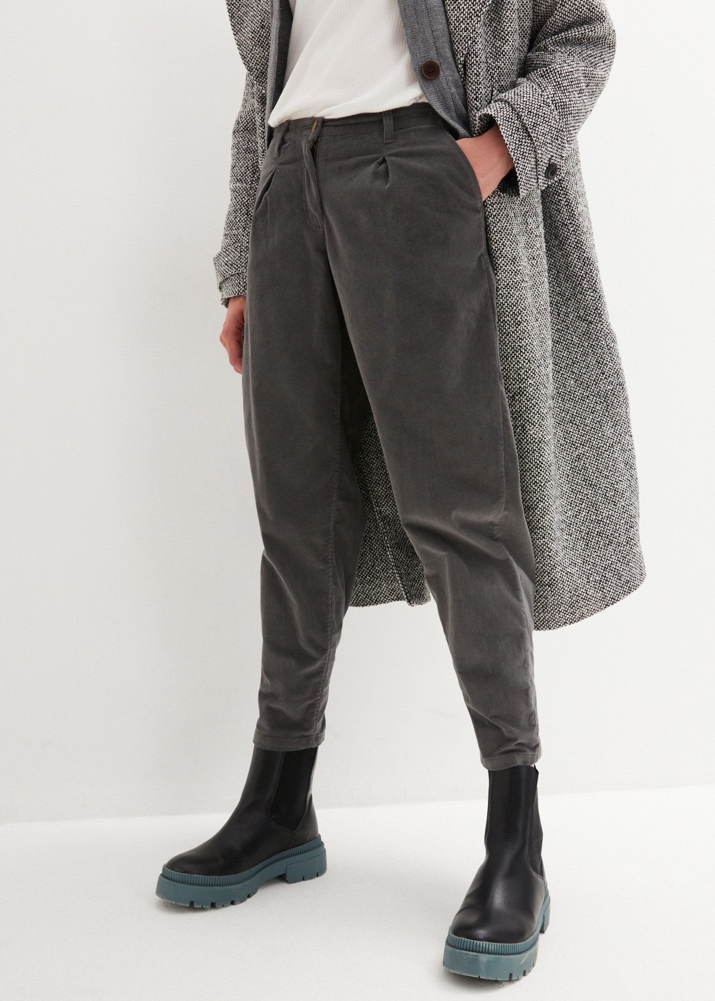 bonprix Cordhose Loose Fit, mit Cordstruktur, aus Baumwolle und Elasthan
