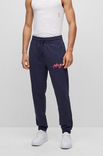 HUGO Sweathose Combined Pants 10245063 01 mit modischem Hugo Logodruck am Oberschenkel 405 dark blue