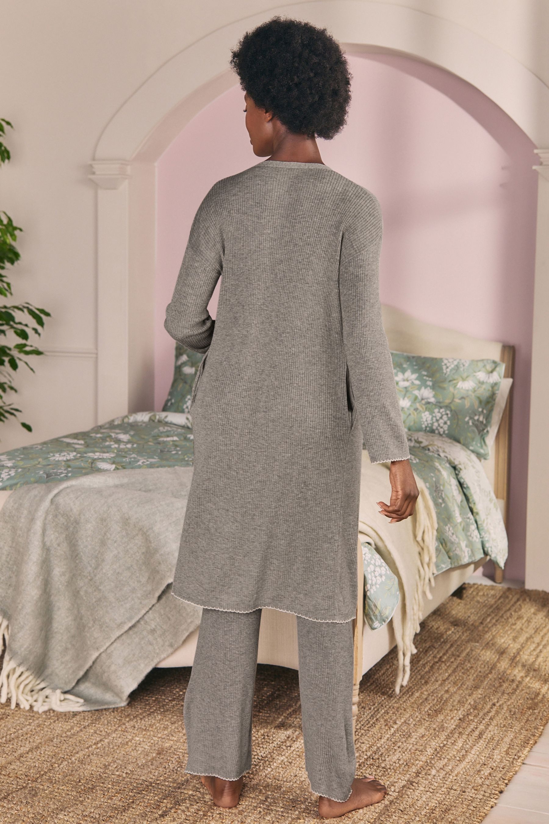 LAURA ASHLEY Strickjacke Laura Ashley lange, gerippte Lounge-Strickjacke (1 günstig online kaufen