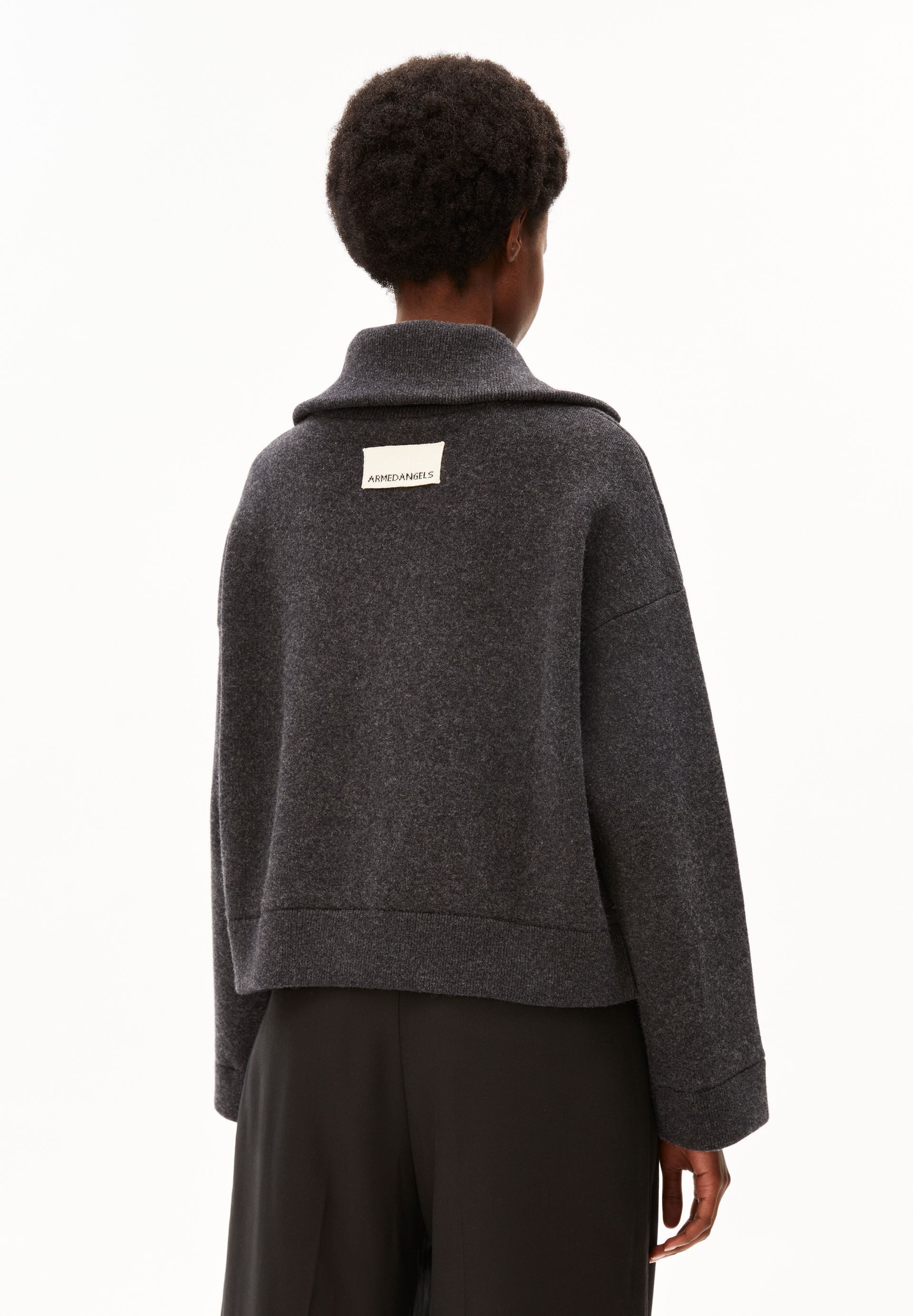 Armedangels Cardigan OVERSIZED Strickjacke aus Bio-Baumwoll-Mix (Mock-Ausschnitt, Oversized Fit) – Bild 4 von 5
