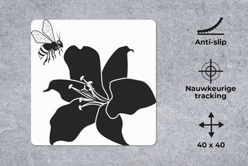 MuchoWow Gaming Mauspad Eine schwarz-weiße Illustration einer Biene mit einer Lilie (1-St), Mousepad mit Rutschfester Unterseite, Gaming, 40x40 cm, XXL, Großes