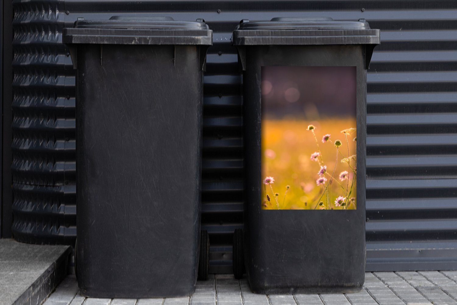 Hell Sticker, Container, Abfalbehälter Rosa - Wandsticker MuchoWow (1 Mülltonne, - Mülleimer-aufkleber, St), Blumen