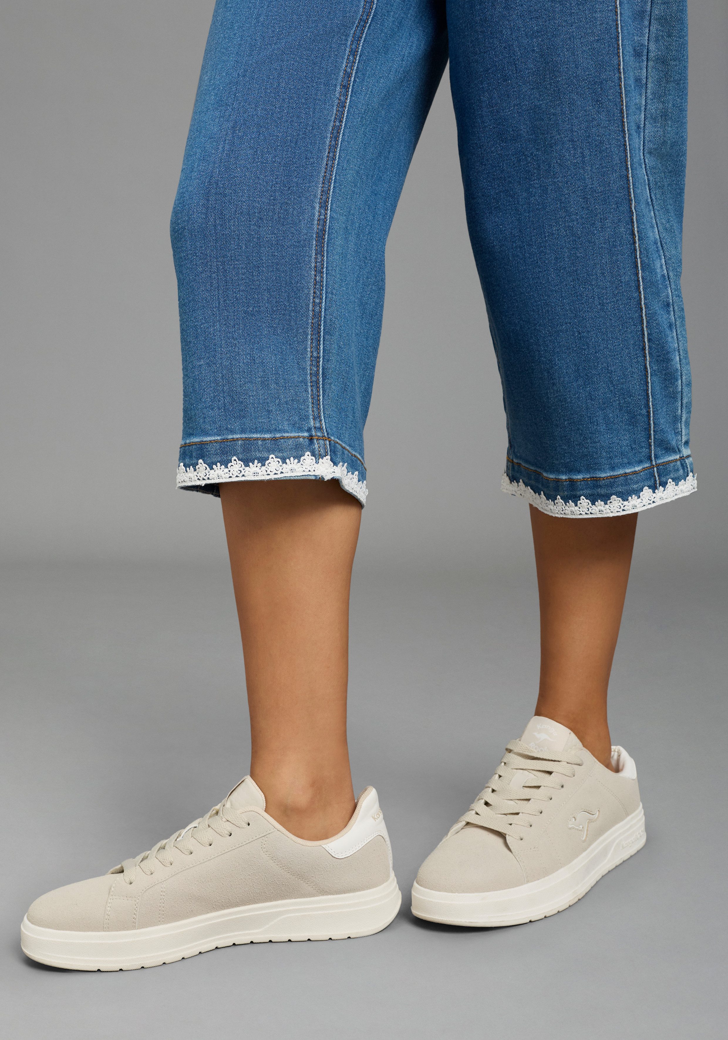 KangaROOS Comfort-fit-Jeans mit Eingrifftaschen, Gesäßtaschen und Coinpocket, in 3/4-Länge