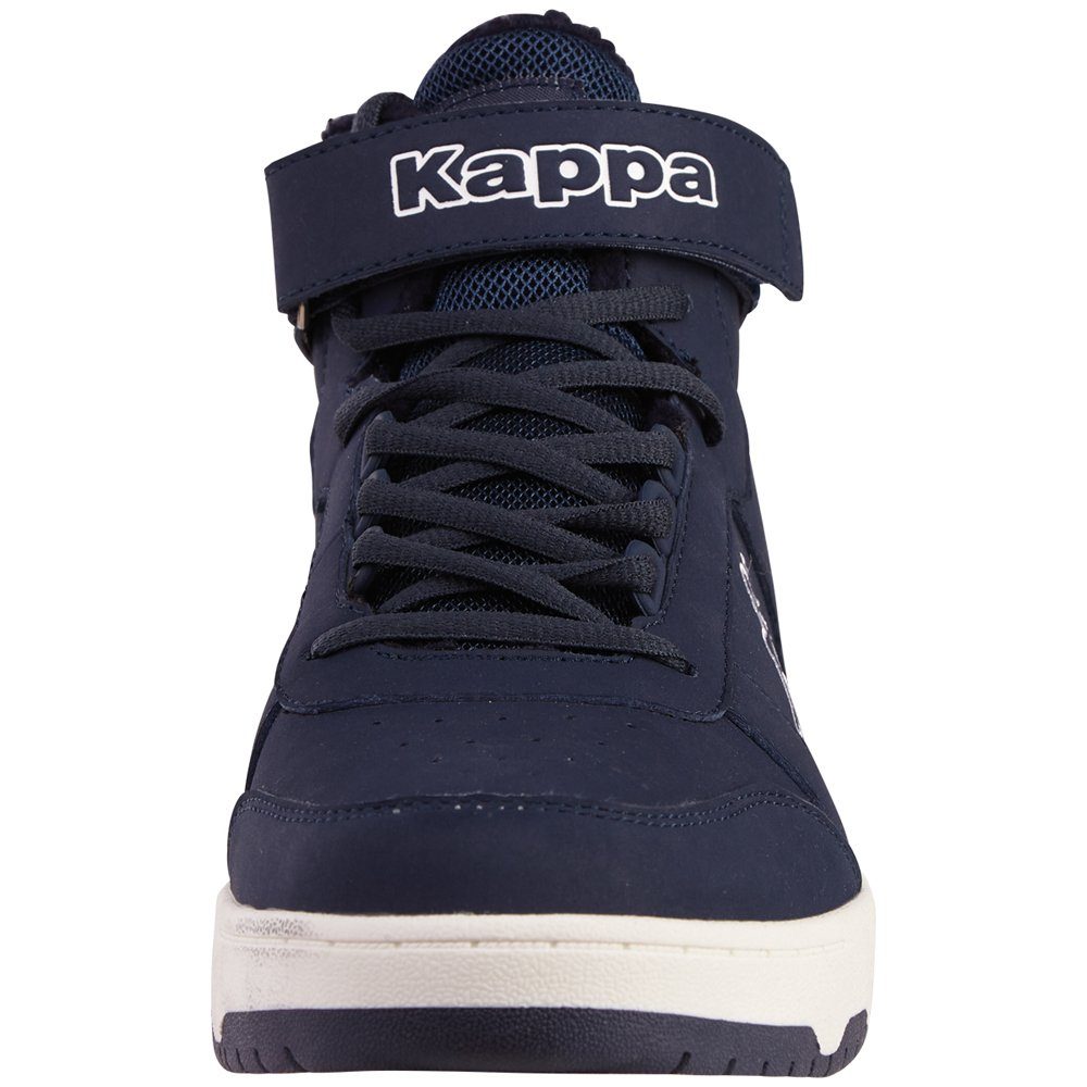 Fütterung mit wärmender navy-white Kappa Sneaker -