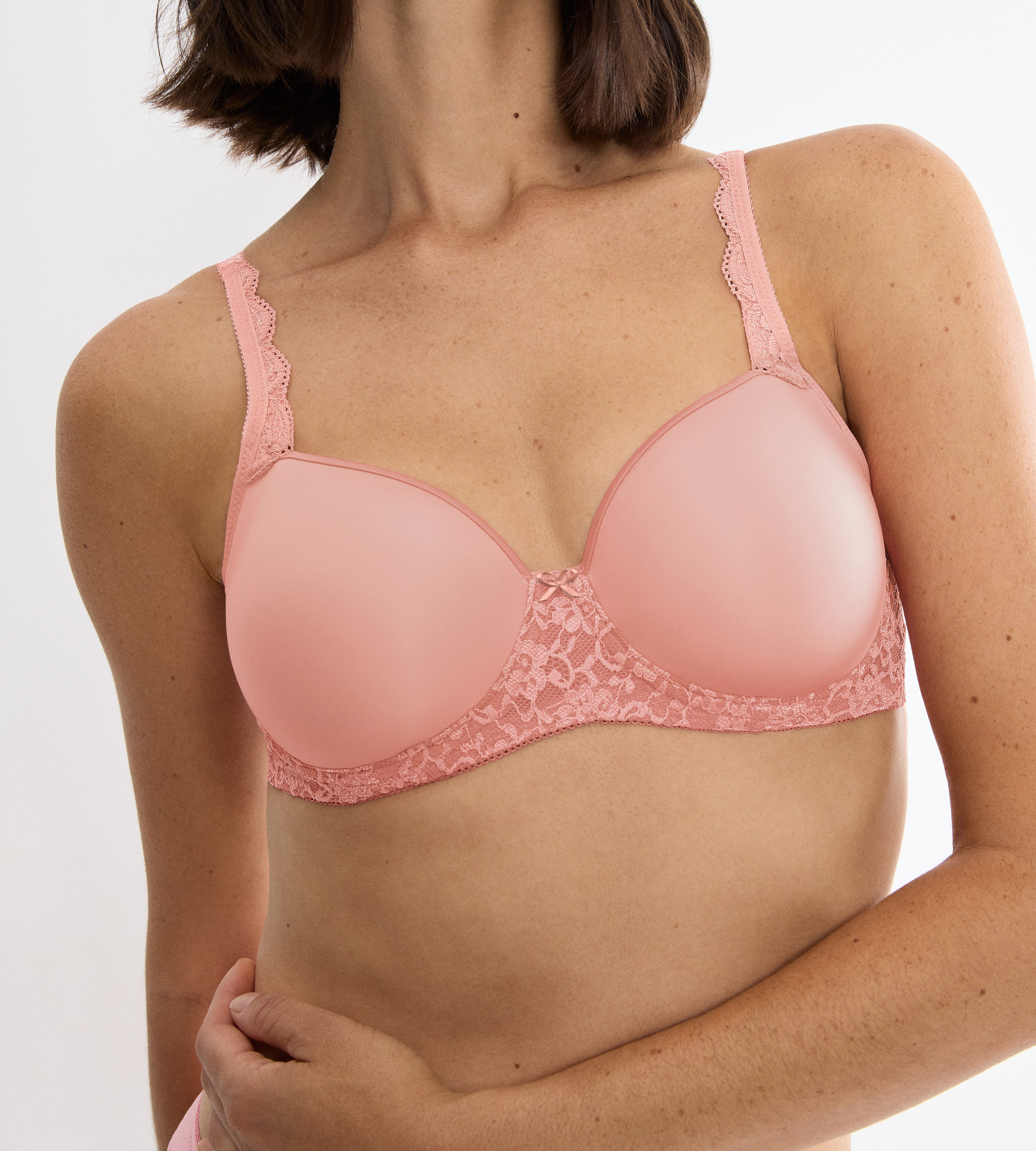 Triumph Bügel-BH Amourette WP Stretch-Spitze, glatte Cups, atmungsaktiv, leicht, feminin