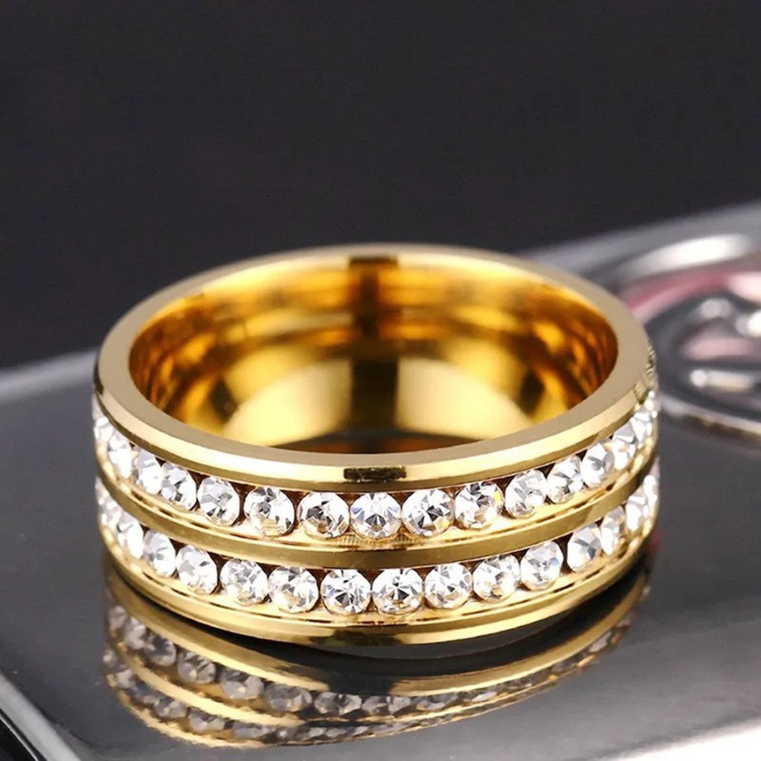 KARMA Fingerring Damenring Gold Kristalle ver. Größen Ring Edelstahl (1-tlg., Frauen Fingerring wasserfest hypoallergen Edelstahlring), modern Damenschmuck Damen Geschenk