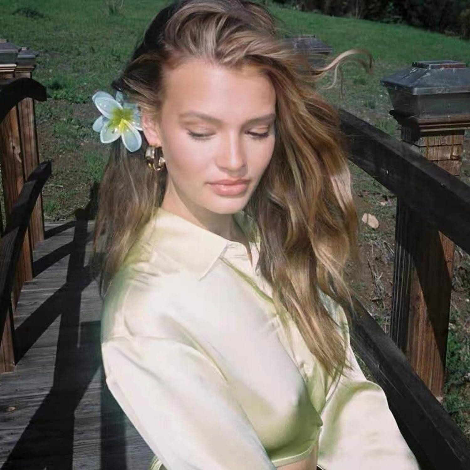LuxusKollektion Haarklammer Blumen Haarspangen 4er Set Damen Mädchen rutschfest süß elegant
