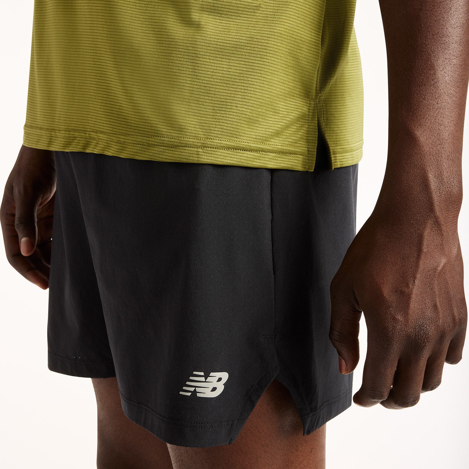 New Balance Laufshirt Sport Essentials T-Shirt Mens TOP-36319 Kurzarm-Design, mit Rundhalsausschnitt, atmungsaktiv, aus Polyester