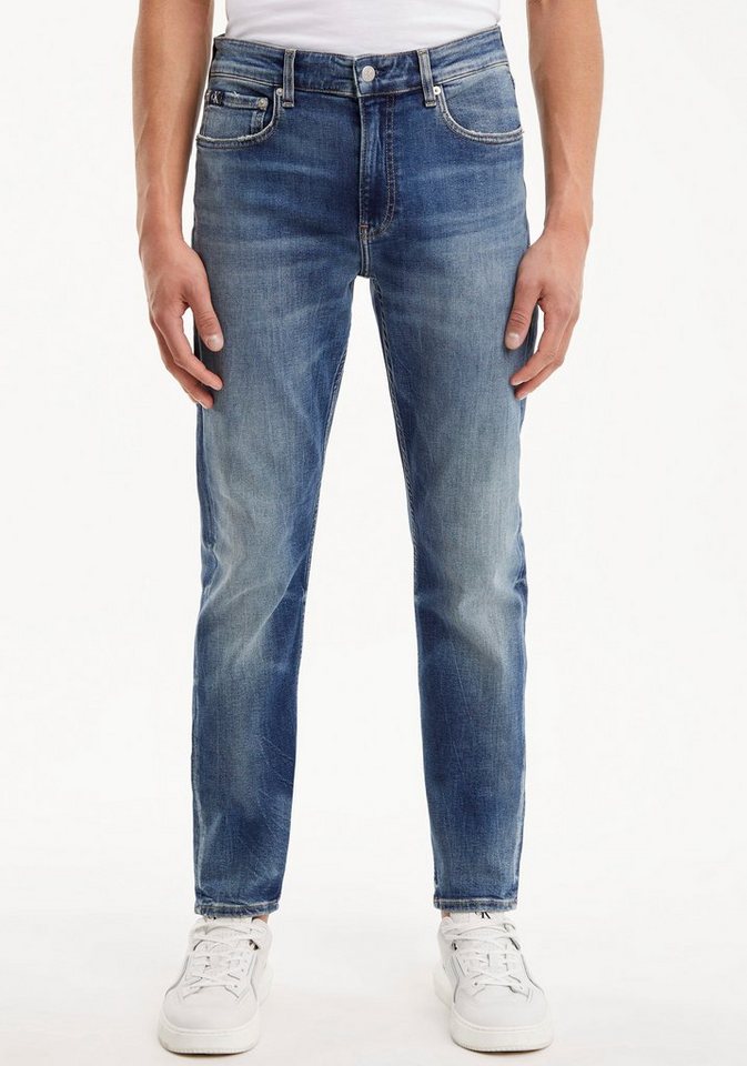 Calvin Klein Jeans Tapered-fit-Jeans SLIM TAPER mit Calvin Klein Leder-Badge,  Gerade, unten schmale Beinform