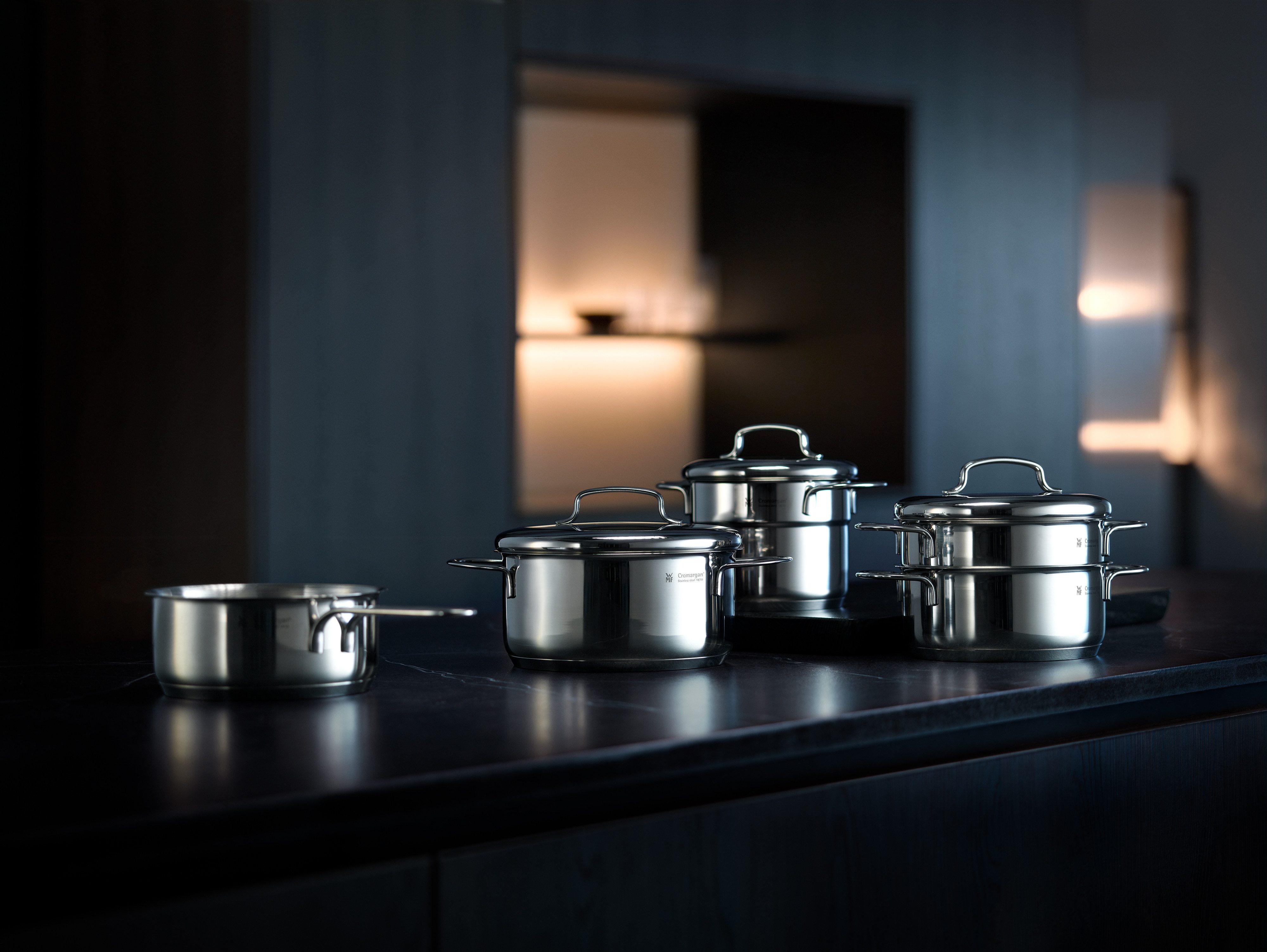 WMF Topf-Set Mini, Cromargan® Edelstahl Rostfrei 18/10 (Set, 9-tlg., Kochtopf 12 + 14 cm, Bratentopf 14 + 16 cm, Stielkasserolle 14 cm), hochwertige Edelstahldeckel, platzsparende Aufbewahrung, Schüttrand