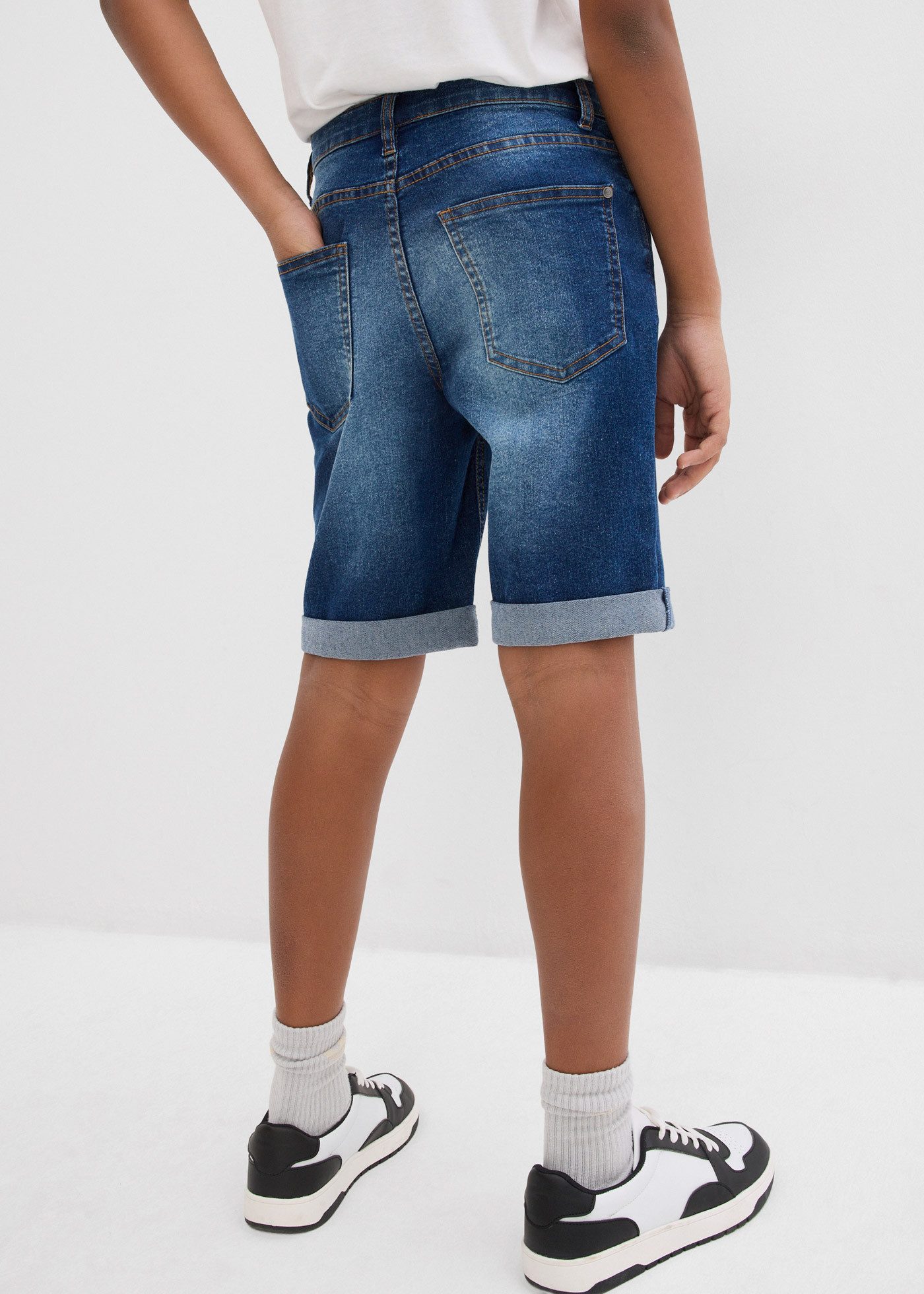 bonprix Bermudas aus Stretch-Material, Slim fit Passform, verstellbarer Taillenbund