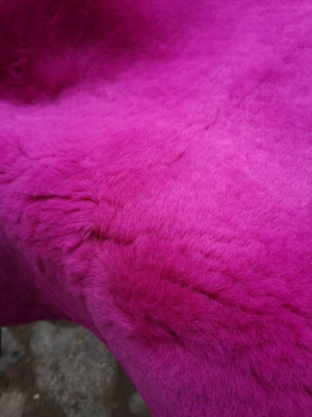 Provellus Fellteppich Deutsches Merino Lammfell Schaffell Fuchsia Geschoren 4cm, 110-120 cm x 60-70 cm