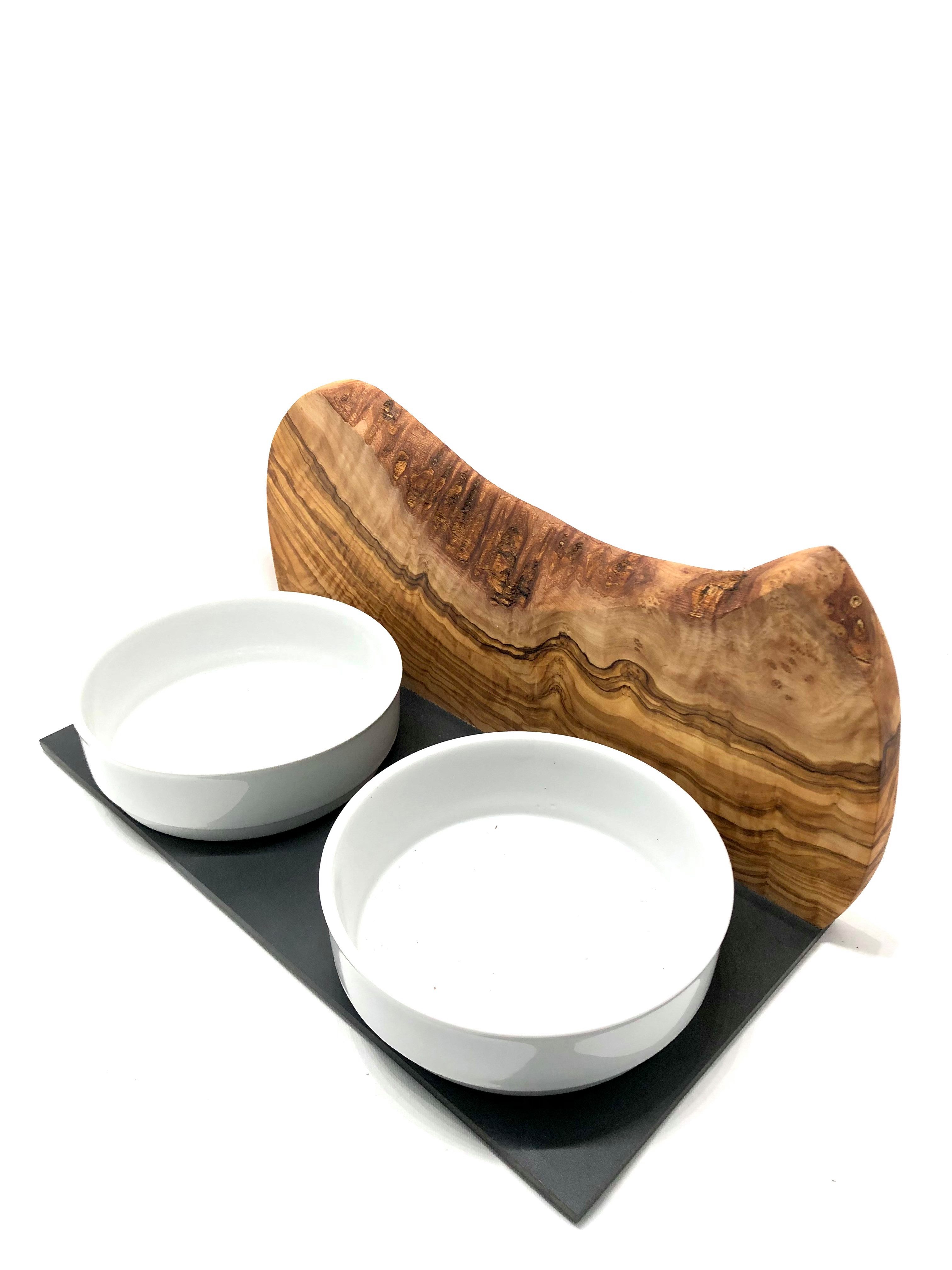 Olivenholz-erleben Futterstation 2-in-1 Futter- & Trinkstation MOUNTAIN Olivenholz mit 2x 0,4 l Schalen, Porzellan, Einzigartiger „Berg-Effekt“ aus Olivenholz – jedes Stück ein Kunstwerk