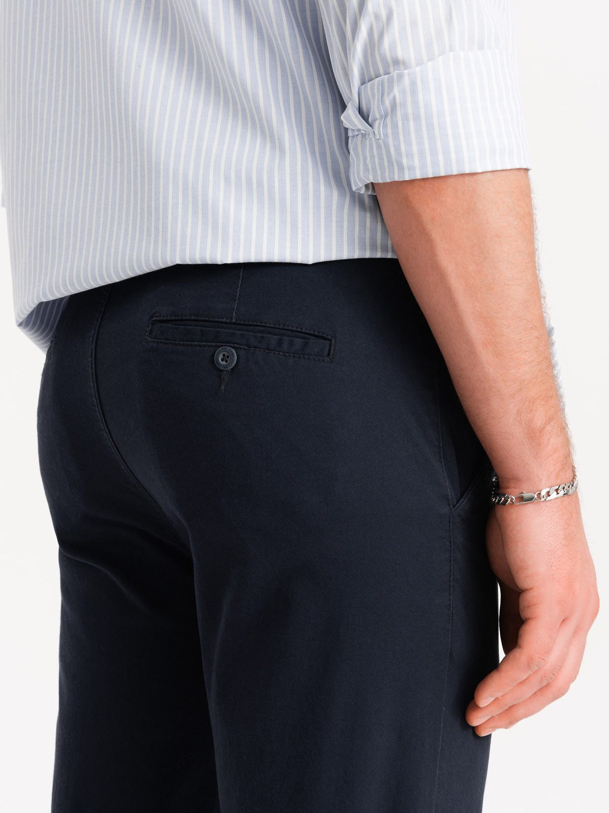 OMBRE Chinohose Chinohose mit Gürtelähnliche dekorative Paspel.