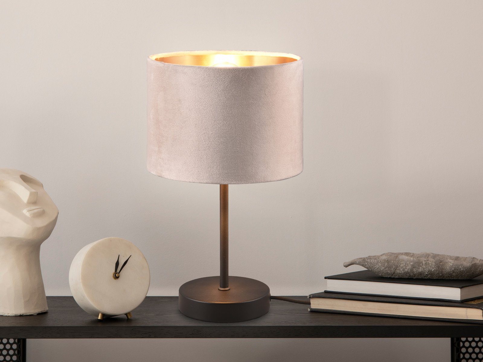 TRIO Leuchten LED Nachttischlampe mit Samt-Schirm Beige Gold, Höhe 33cm, dimmbar, LED wechselbar, Warmweiß, Design-Klassiker Tischlampe Wohnzimmer & Schlafzimme – Bild 5 von 5
