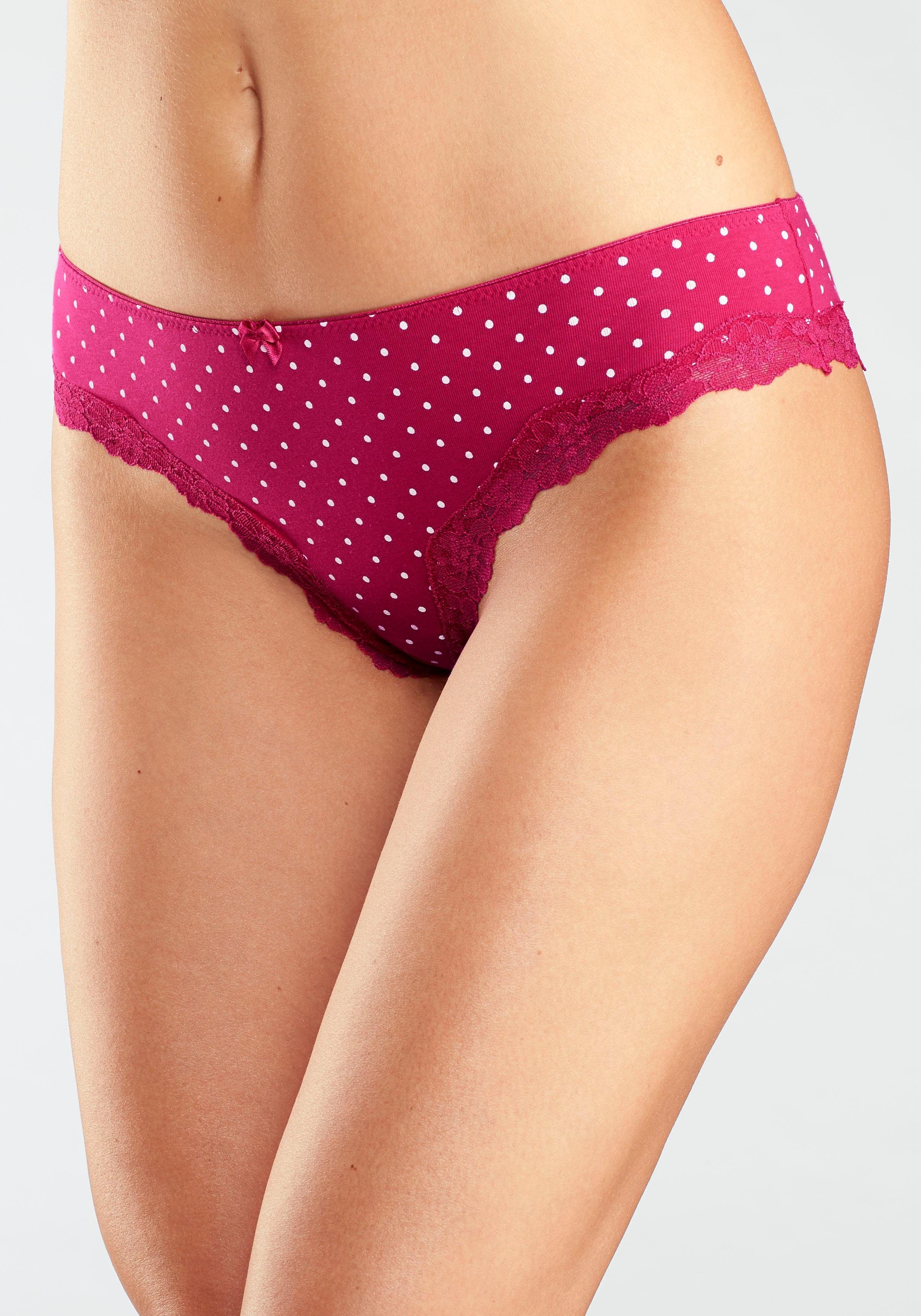 LASCANA Brasilslip (3er-Pack) aus elastischer Baumwolle mit zarter Spitze. € 22,99, (€ 7,66 pro 1 Stk).