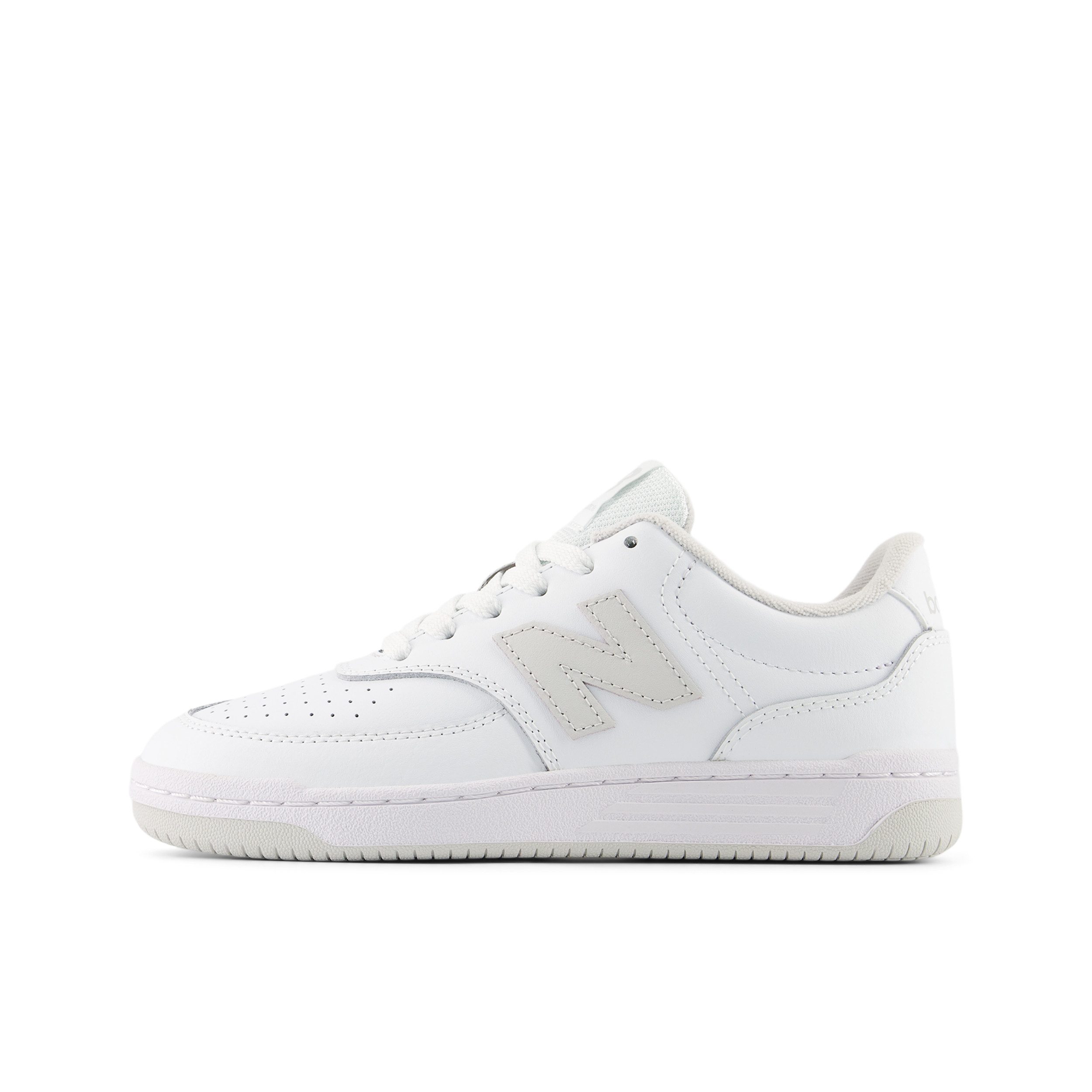 New Balance BB80 Sneaker für Kinder und Jugendliche entwickelt, mit Gummilaufsohle