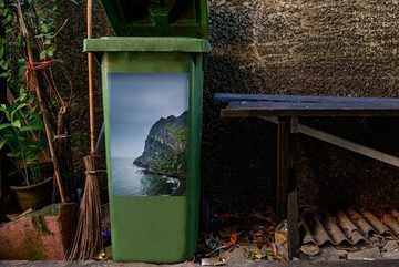 MuchoWow Wandsticker Blick auf das Meer bei Jeju-do in Südkorea (1 St), Mülleimer-aufkleber, Mülltonne, Sticker, Container, Abfalbehälter